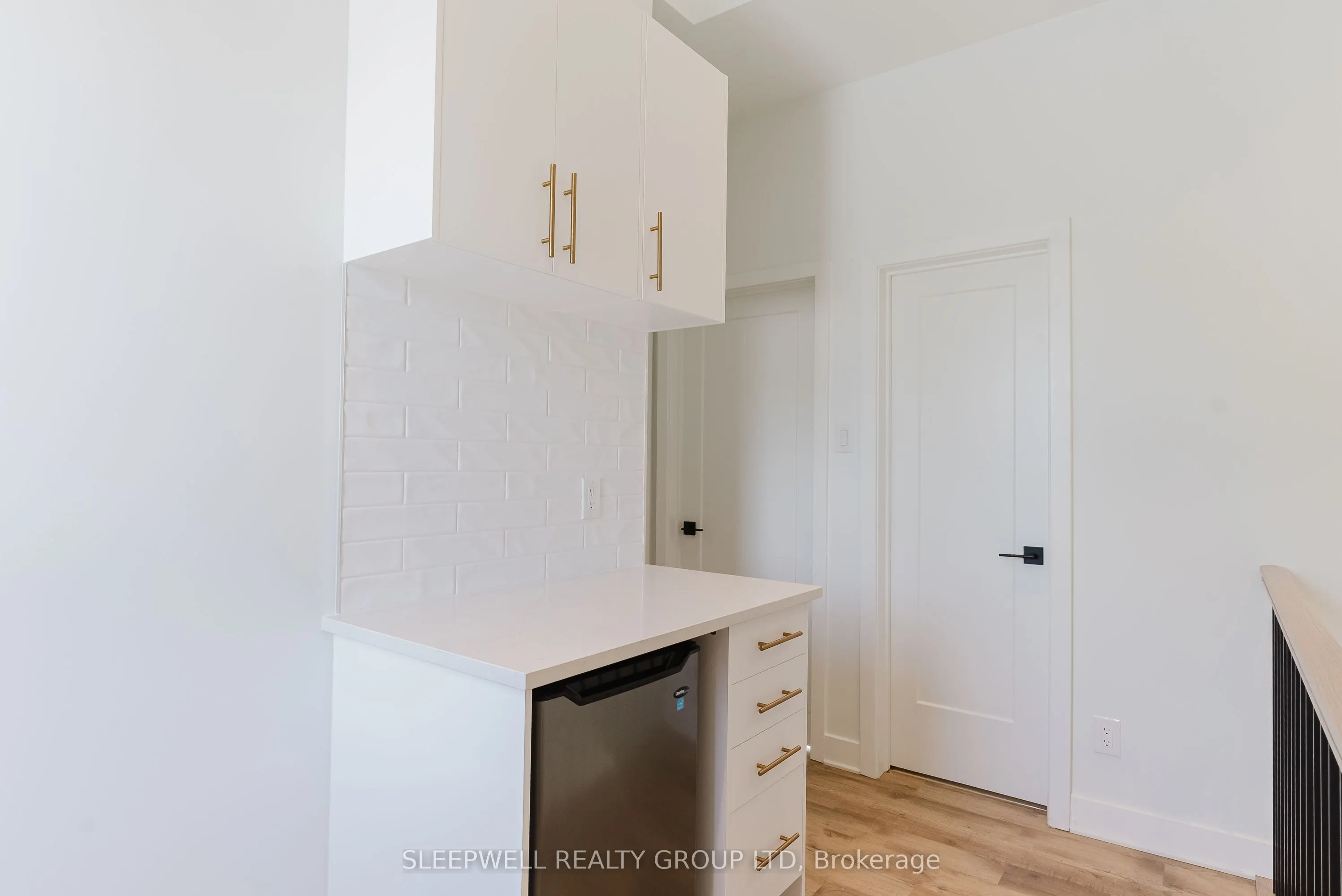 845 Champlain Street #9
