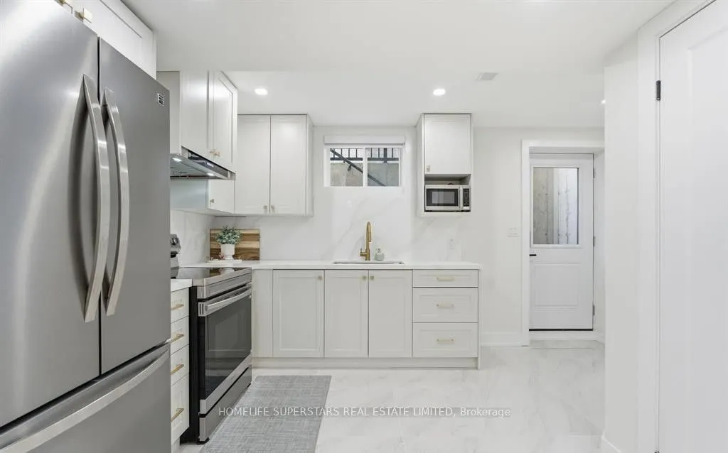 7403 Sherrilee Crescent