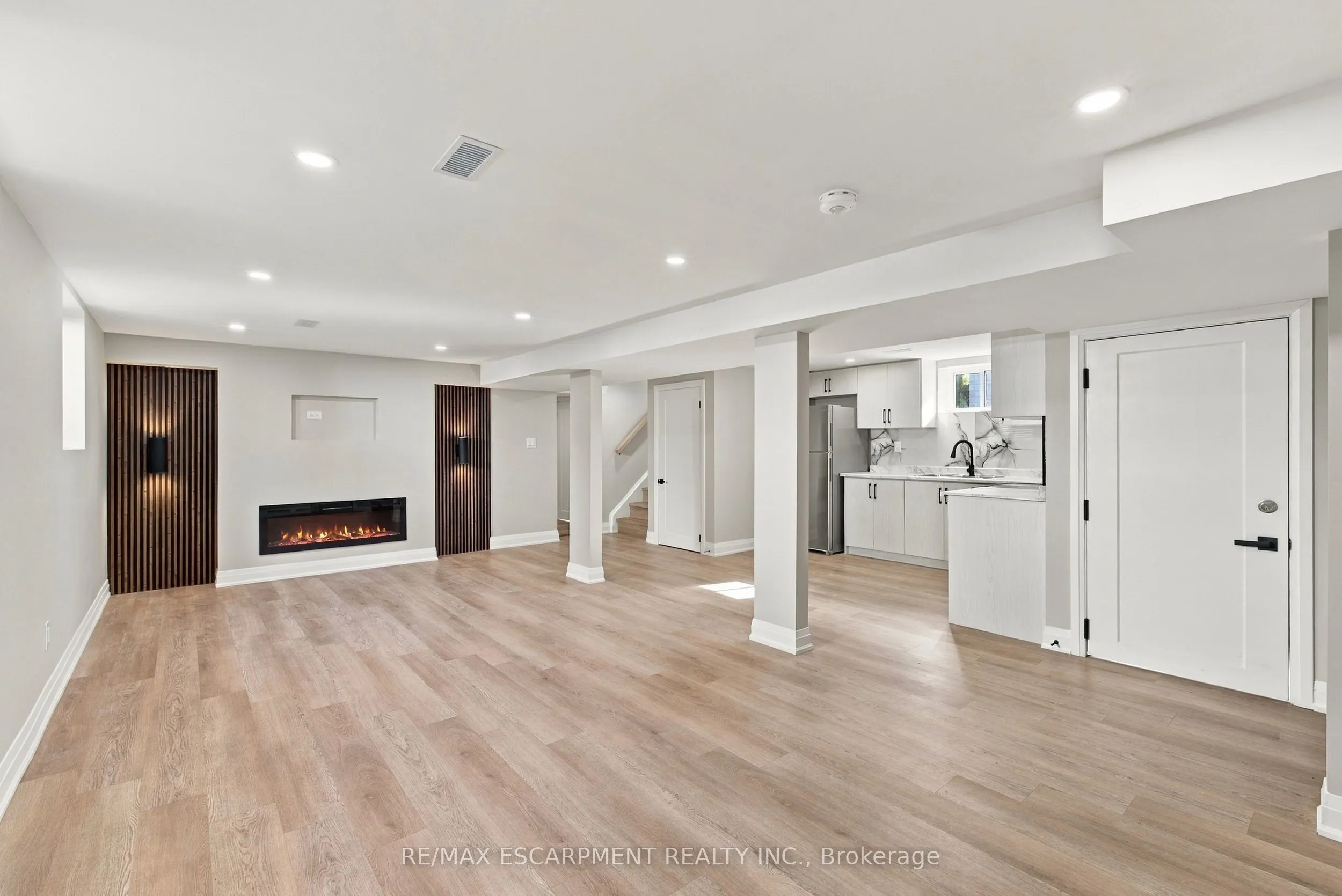 46 Bobolink Road #Lower