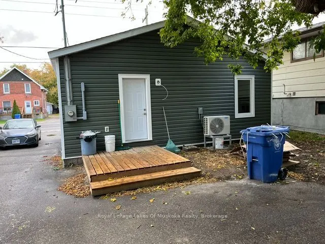 544 Mcintyre Street E