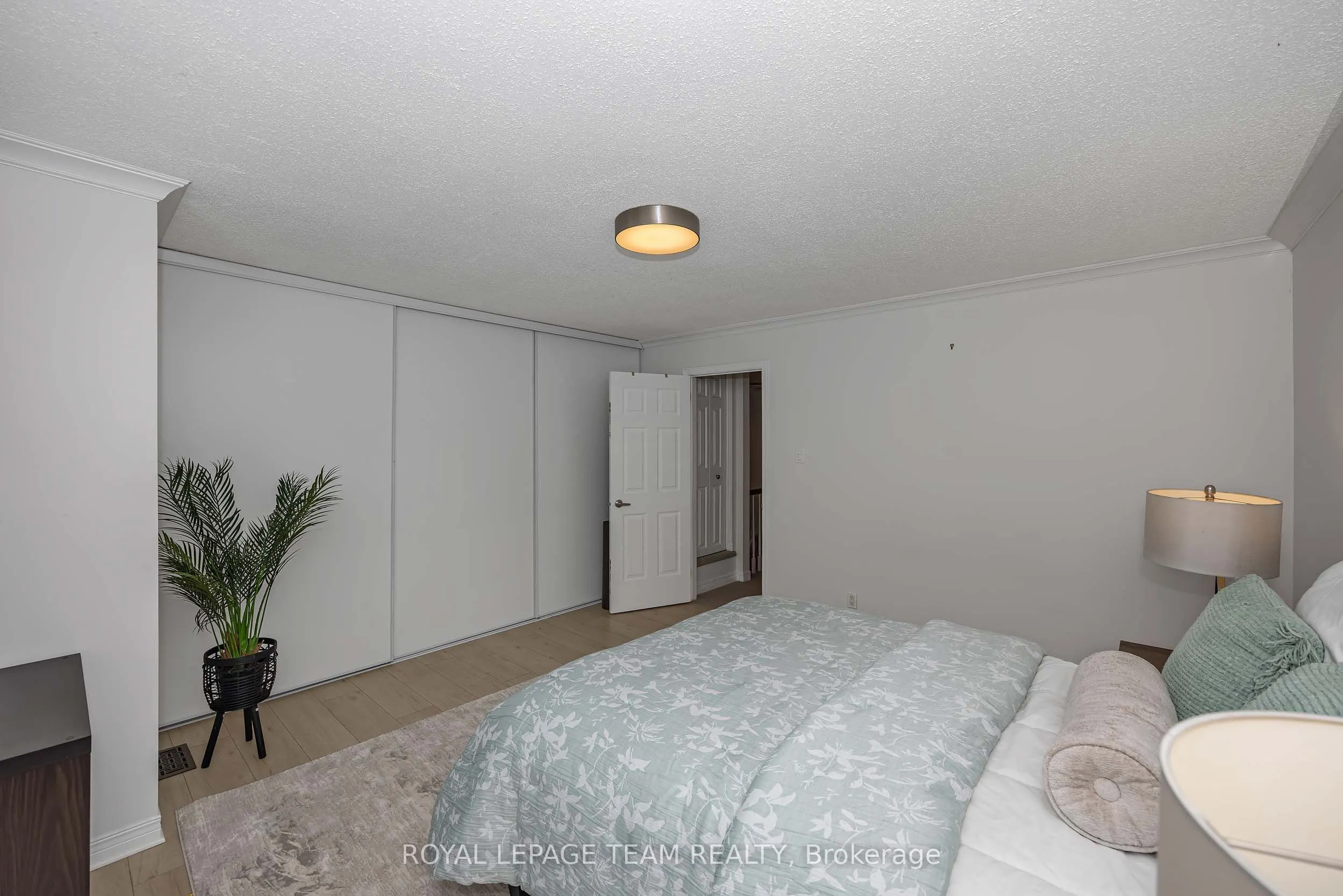 583 Tweedsmuir Avenue #9