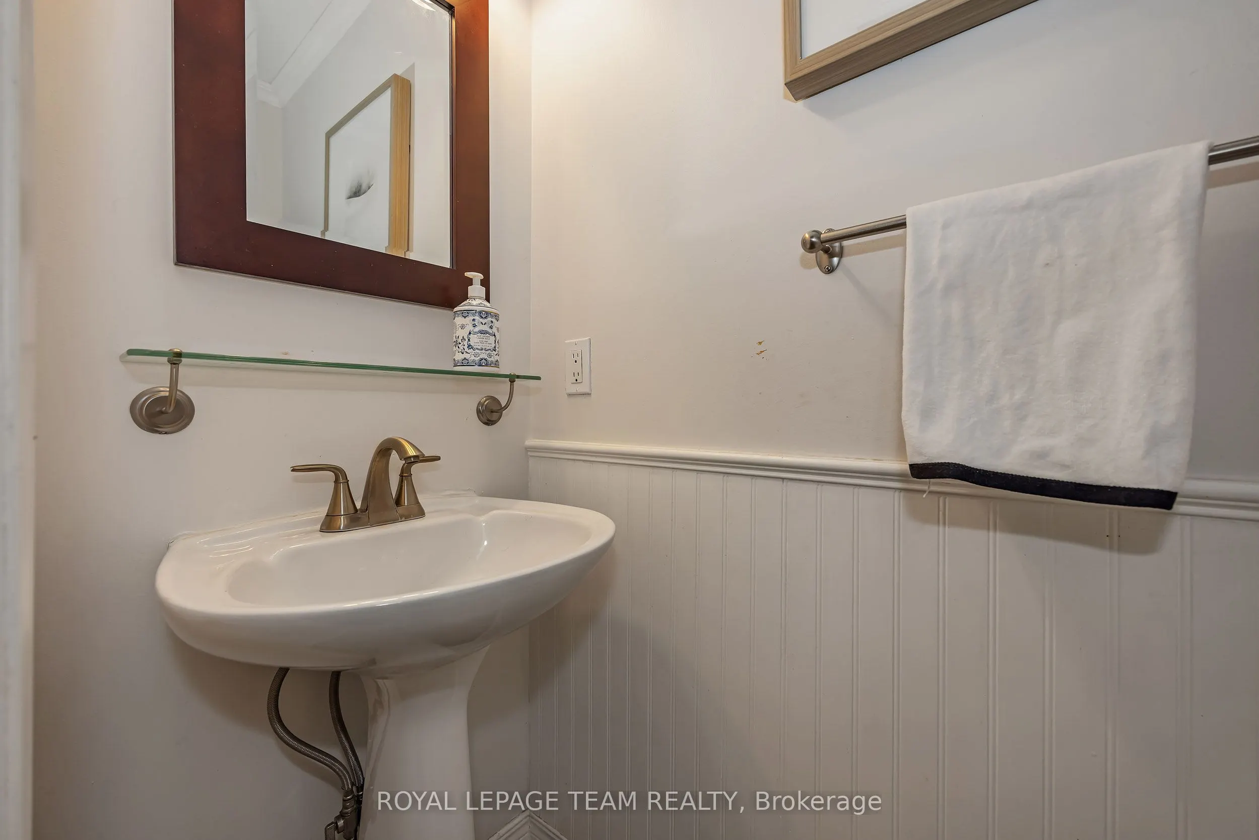 583 Tweedsmuir Avenue #9