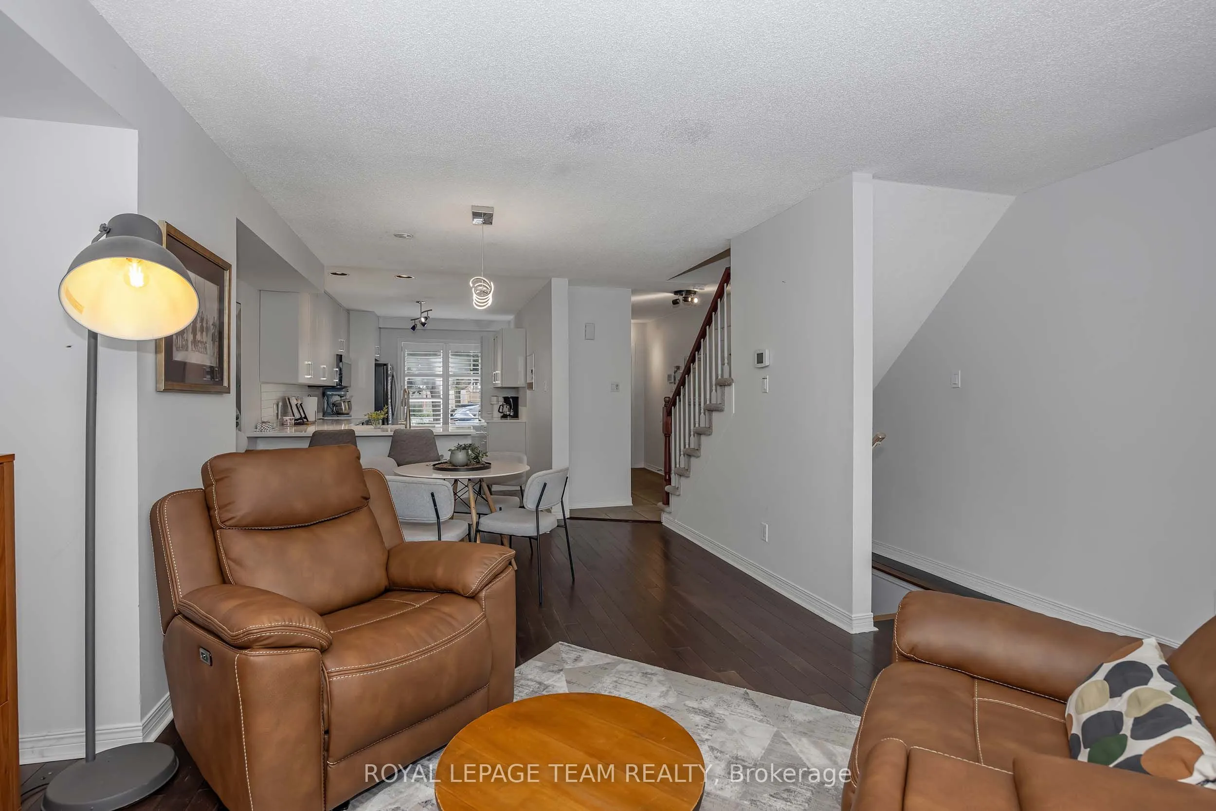 583 Tweedsmuir Avenue #9