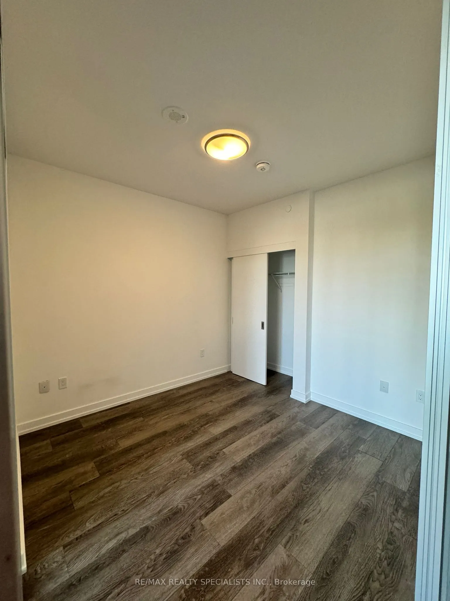 15 Wellington Street #405