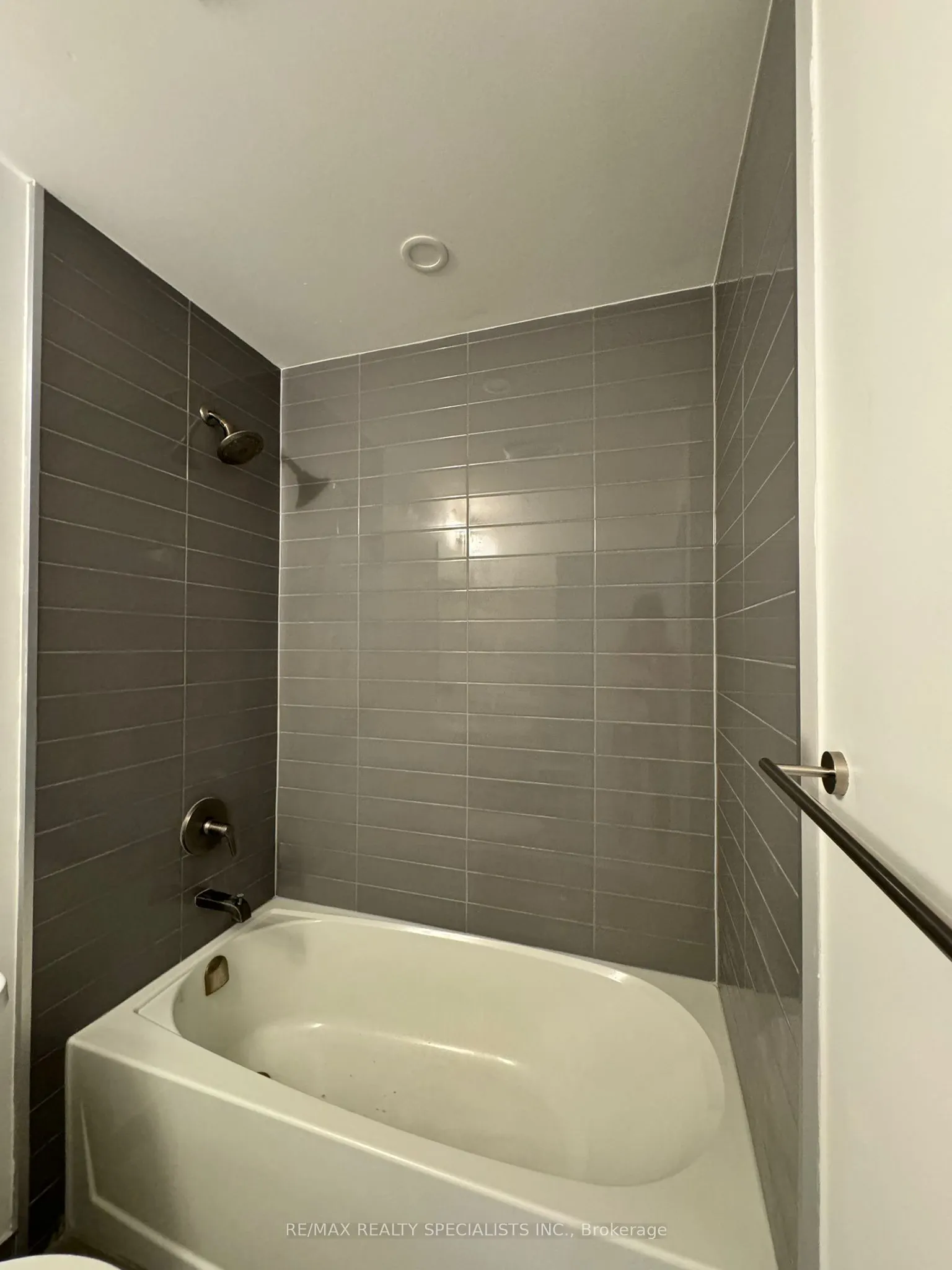 15 Wellington Street #405