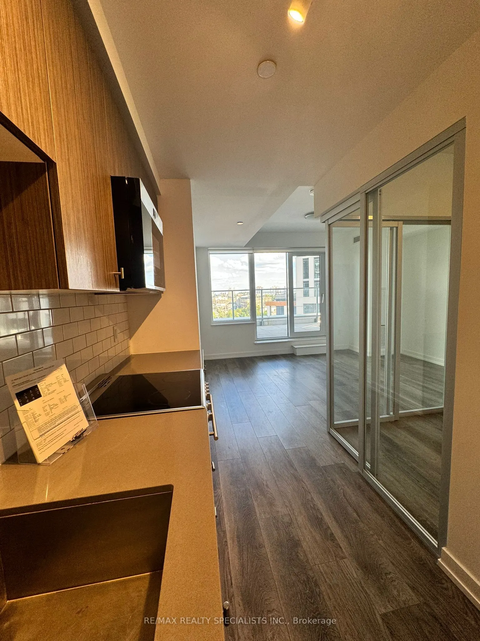 15 Wellington Street #405