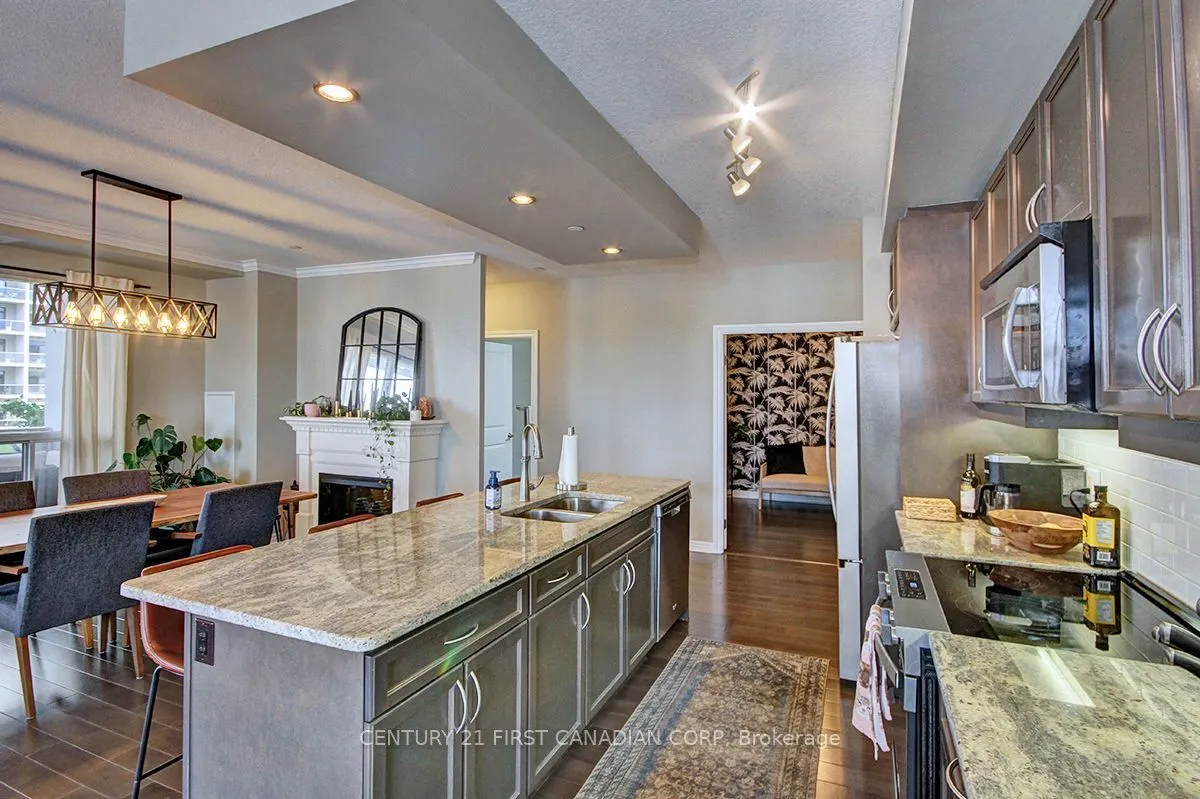 330 RIDOUT Street N #809