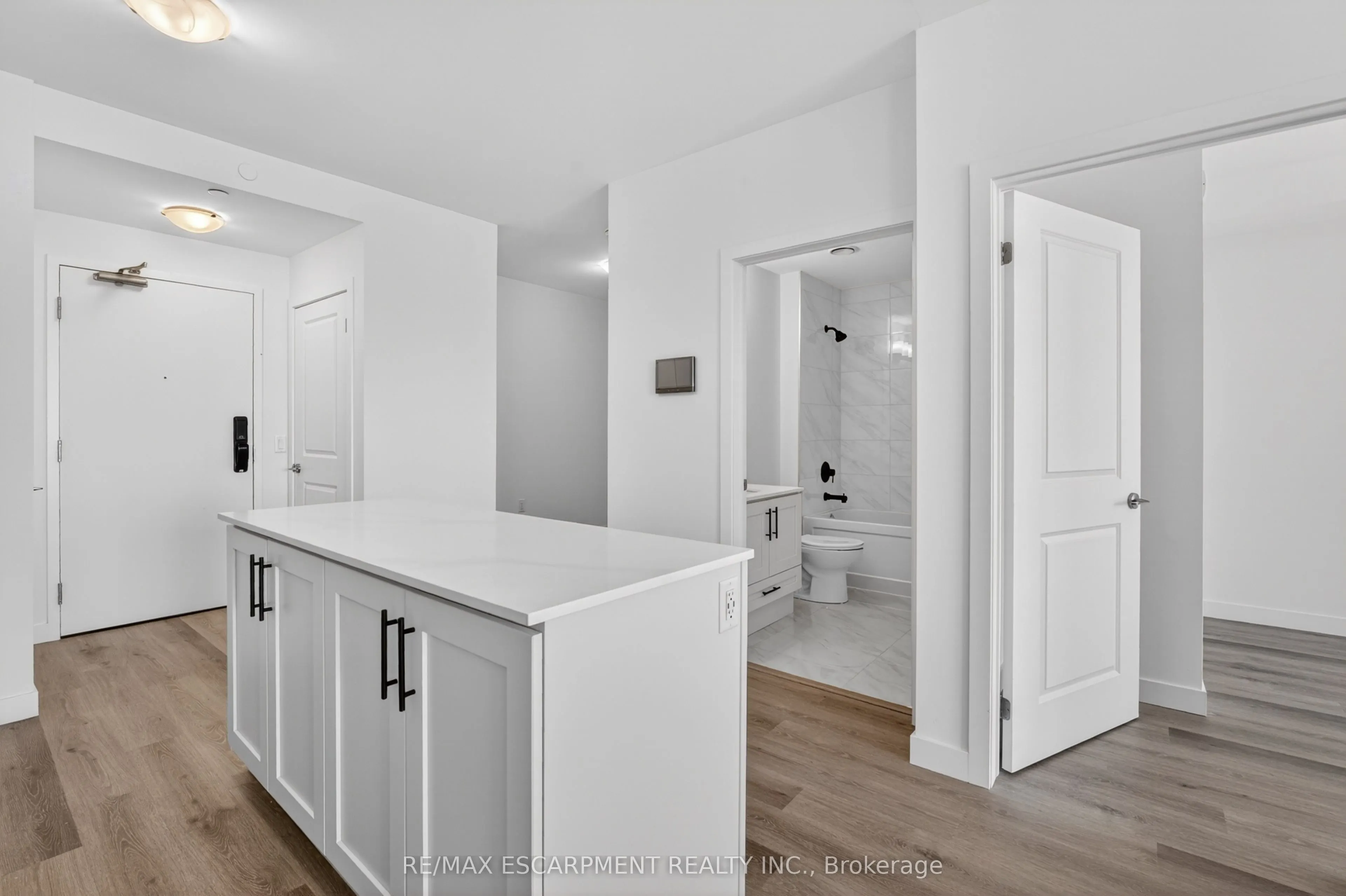 461 Green Road #703