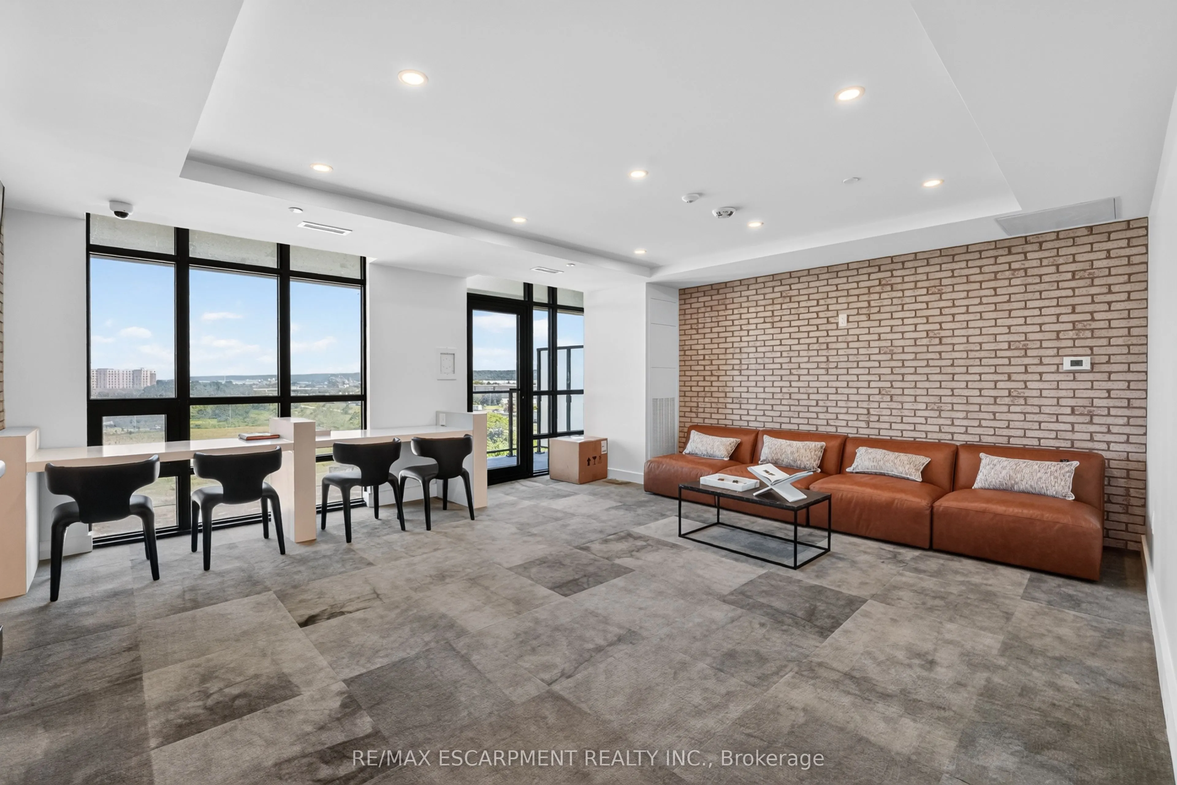 461 Green Road #703