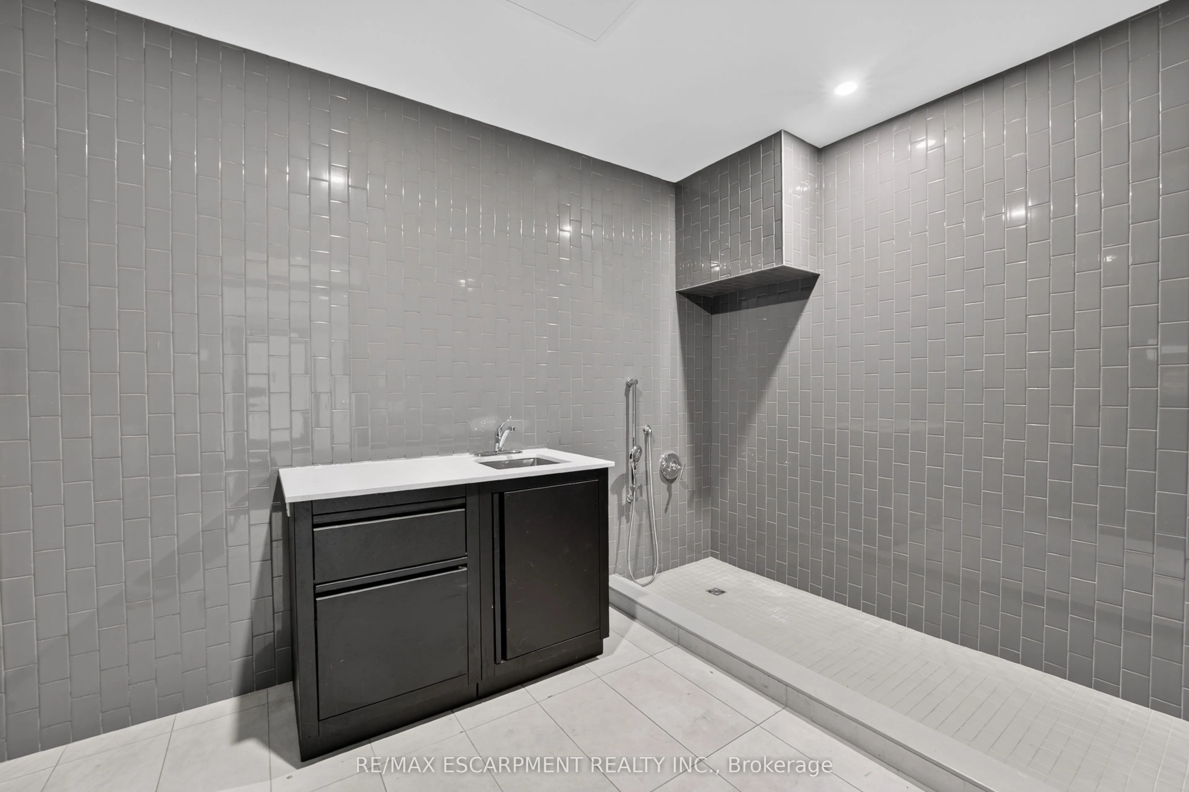 461 Green Road #703