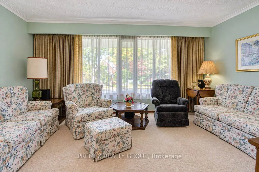 22 Clarke Street W