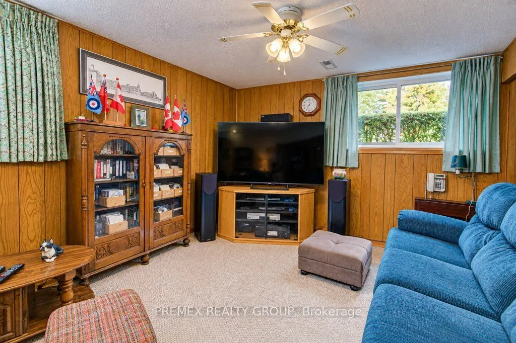 22 Clarke Street W