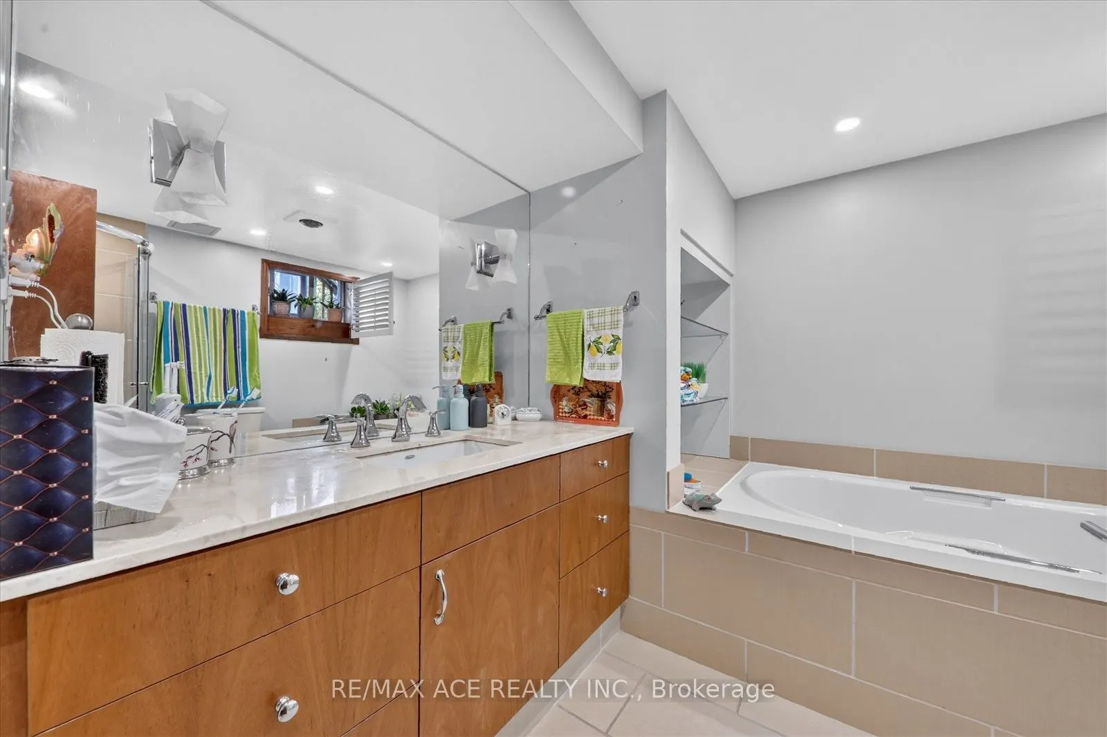 18 Heneage Street