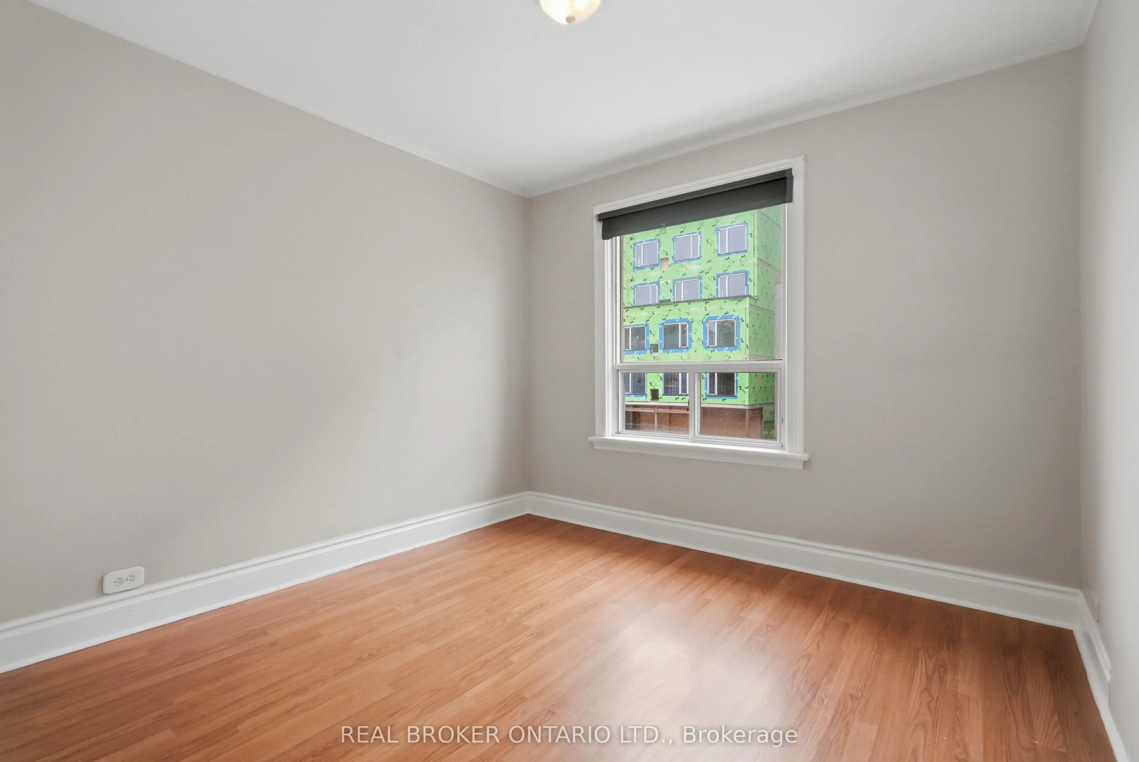 418 Main Street W