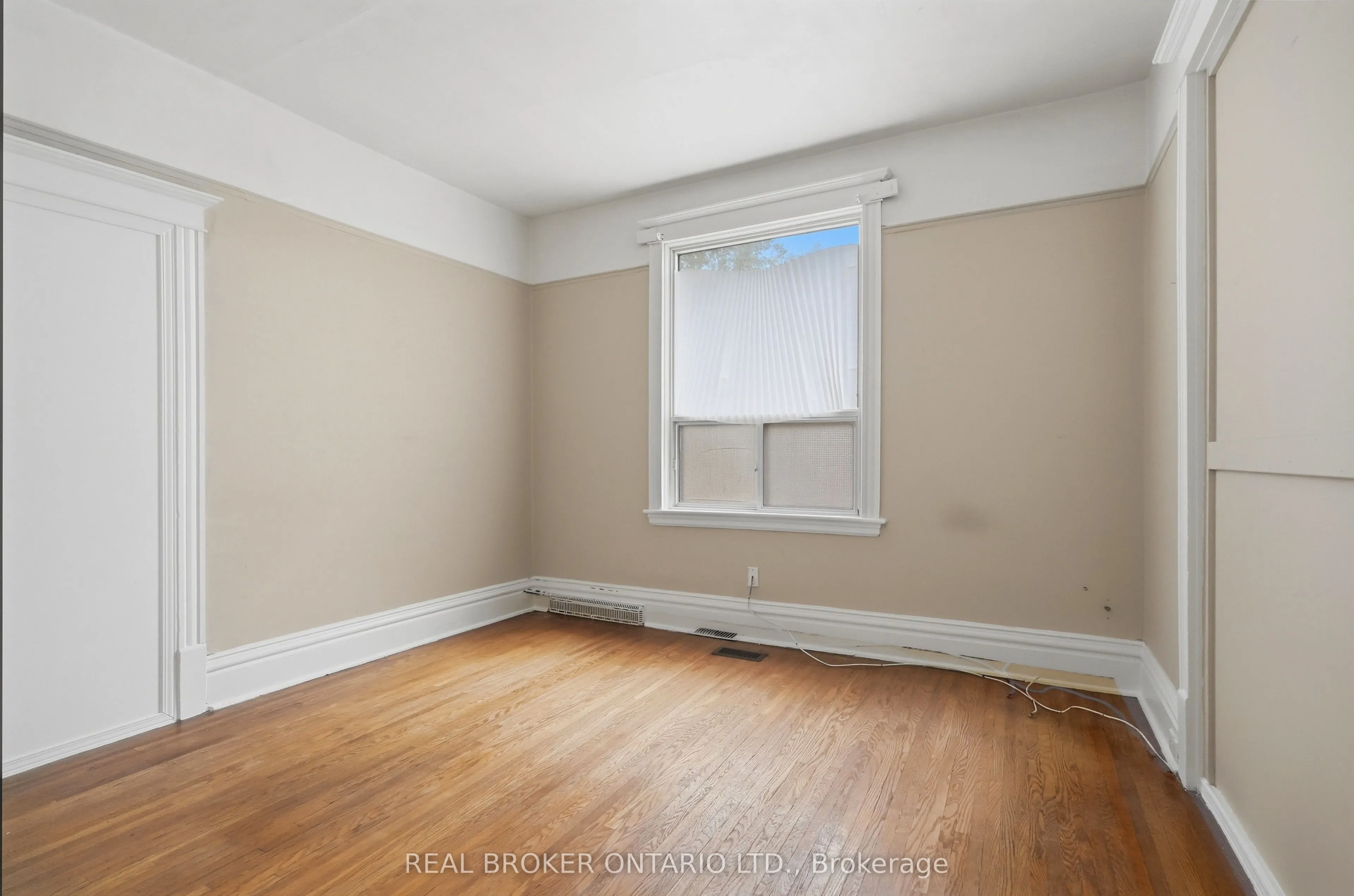 418 Main Street W