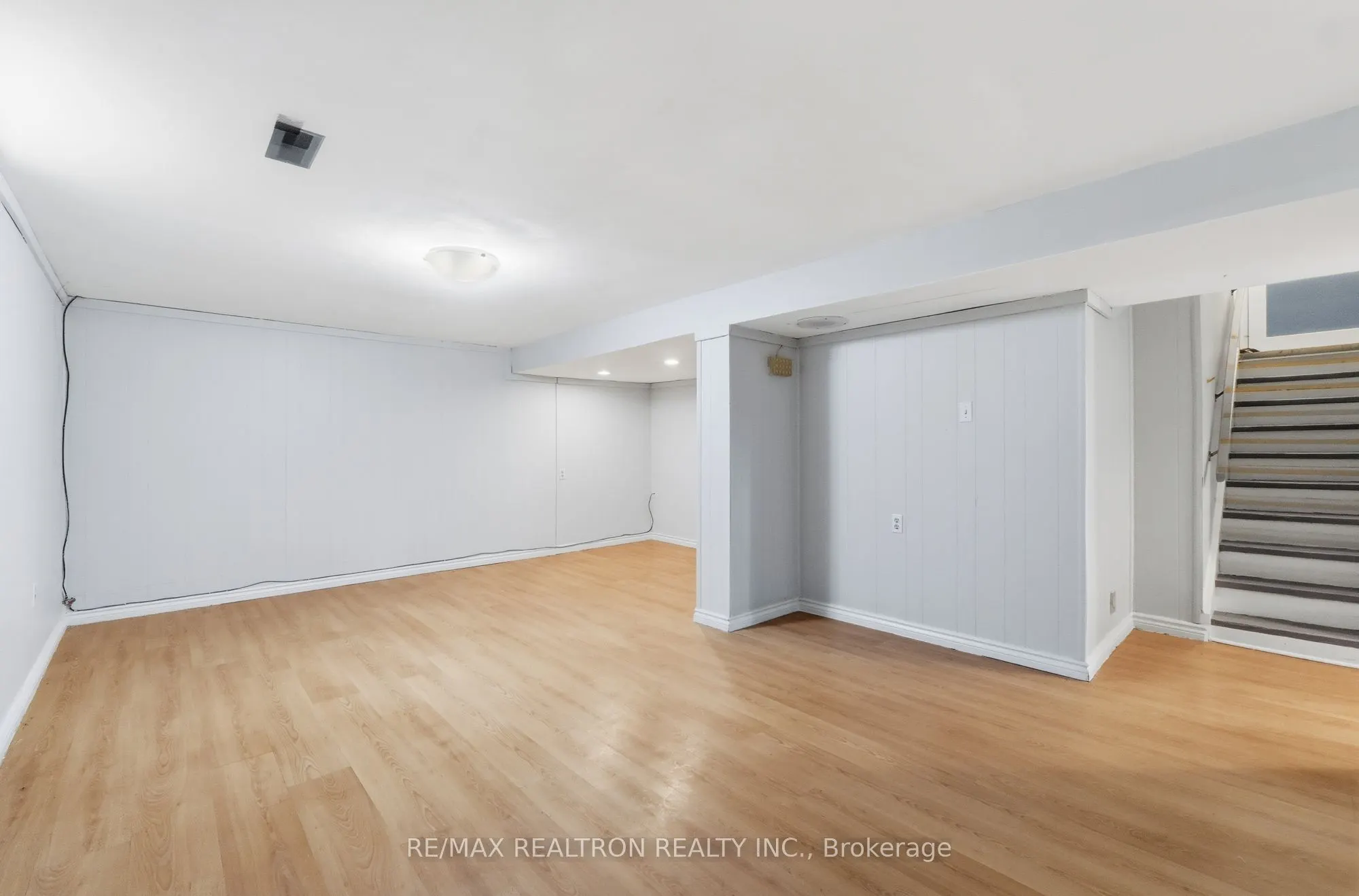 65 Mcilwraith Crescent
