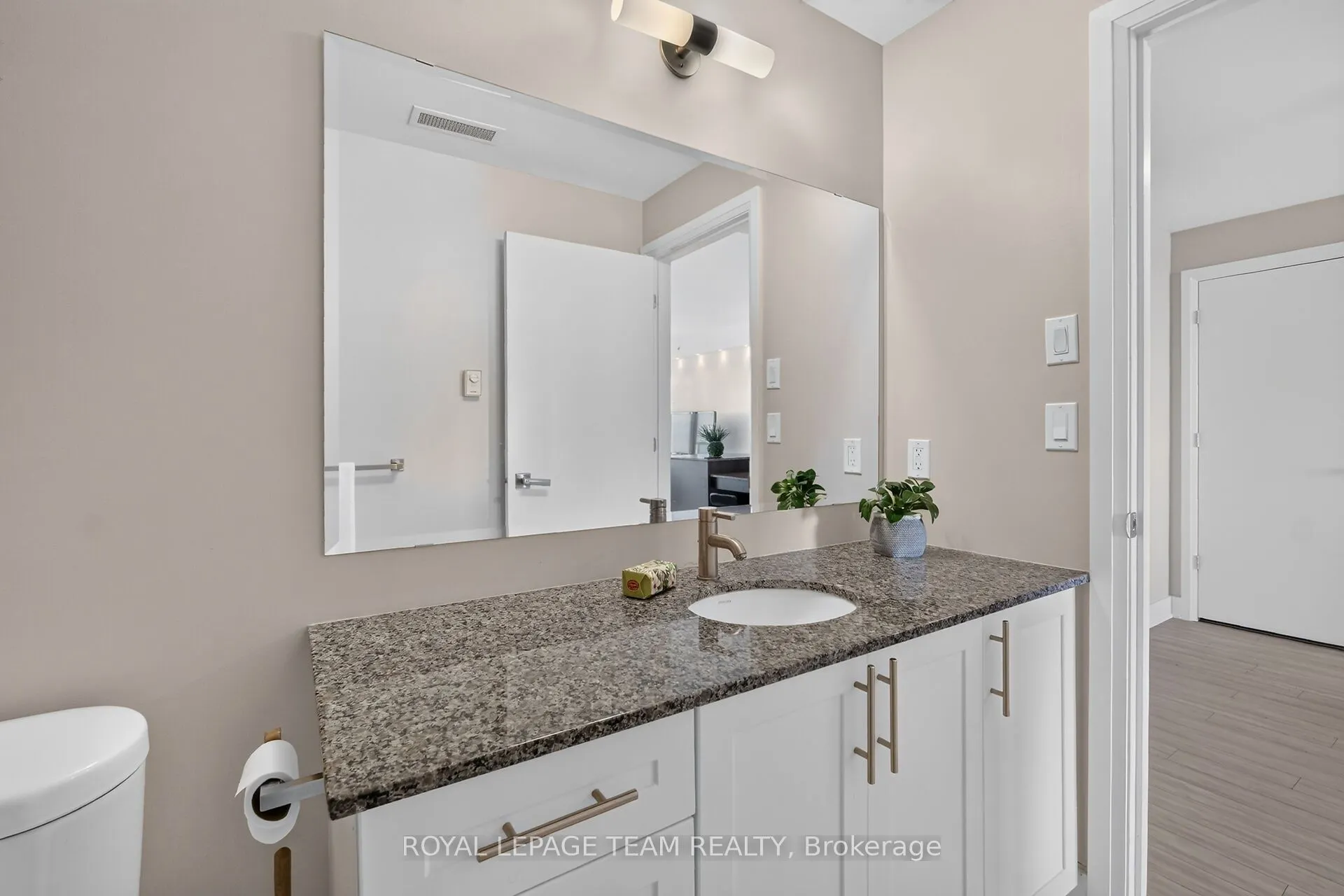 118 Holmwood Avenue #1102