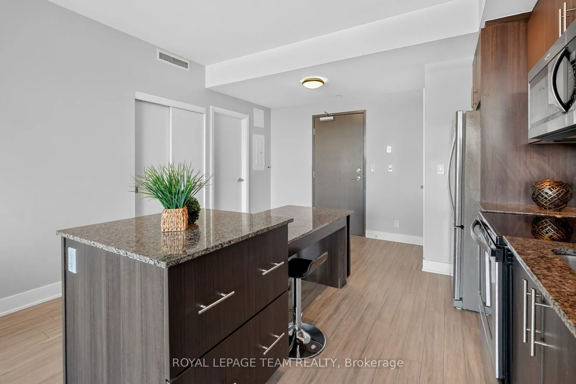 118 Holmwood Avenue #1102