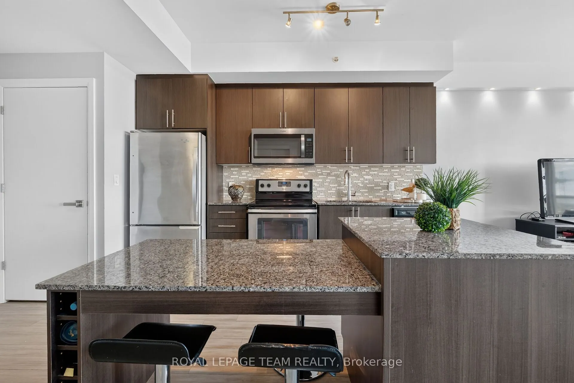 118 Holmwood Avenue #1102