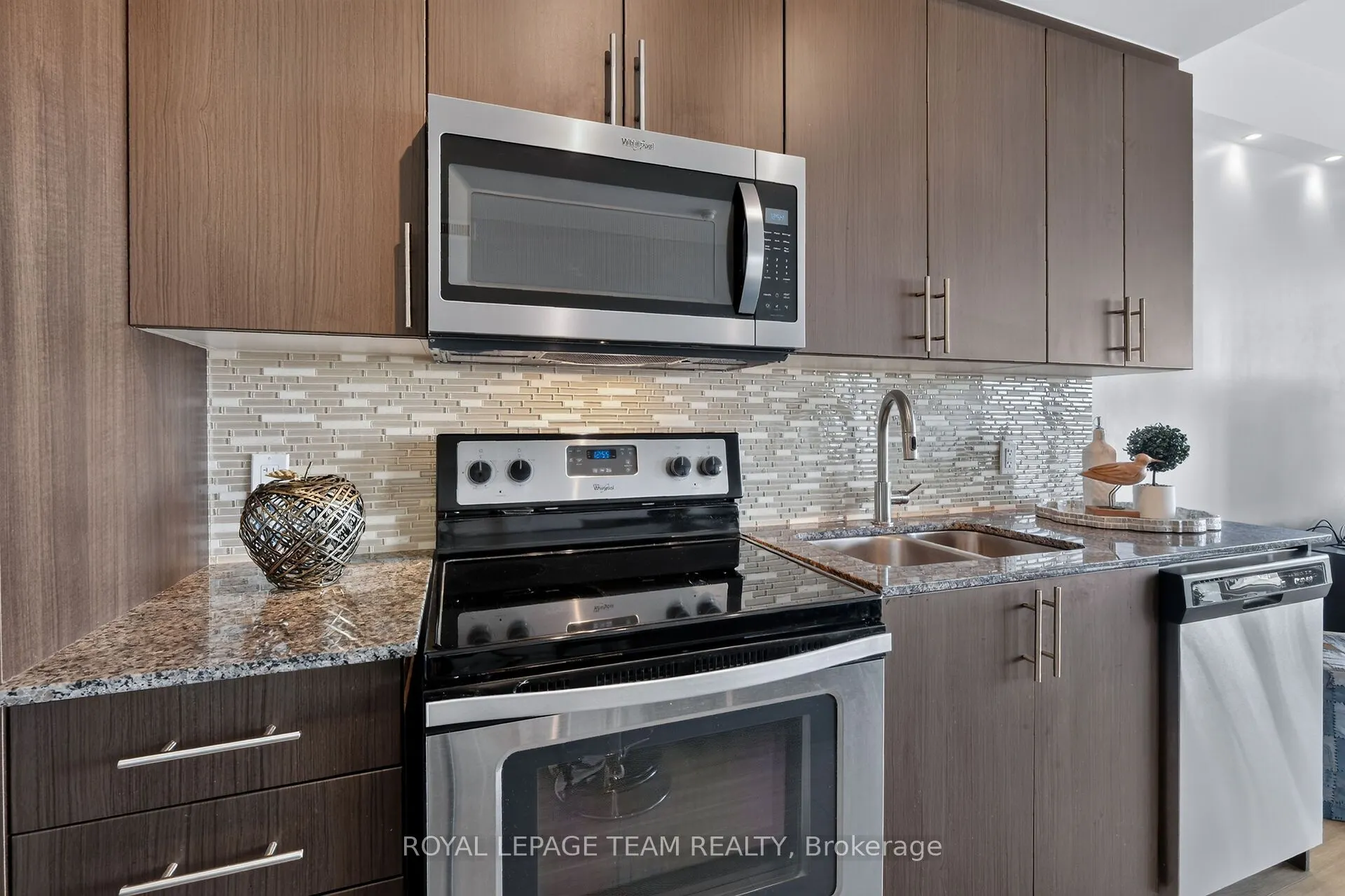 118 Holmwood Avenue #1102