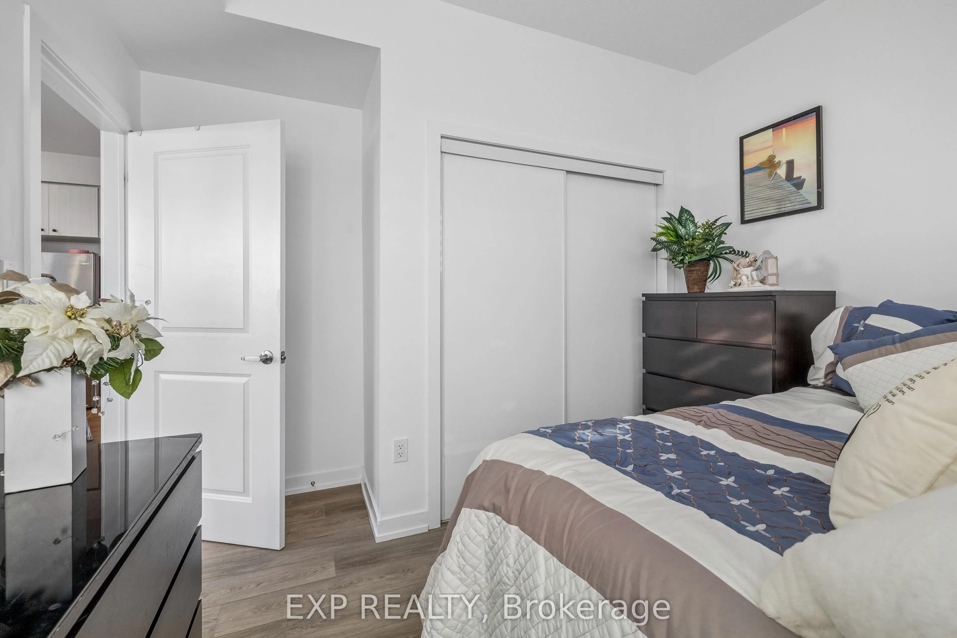 450 Dundas Street E #1005