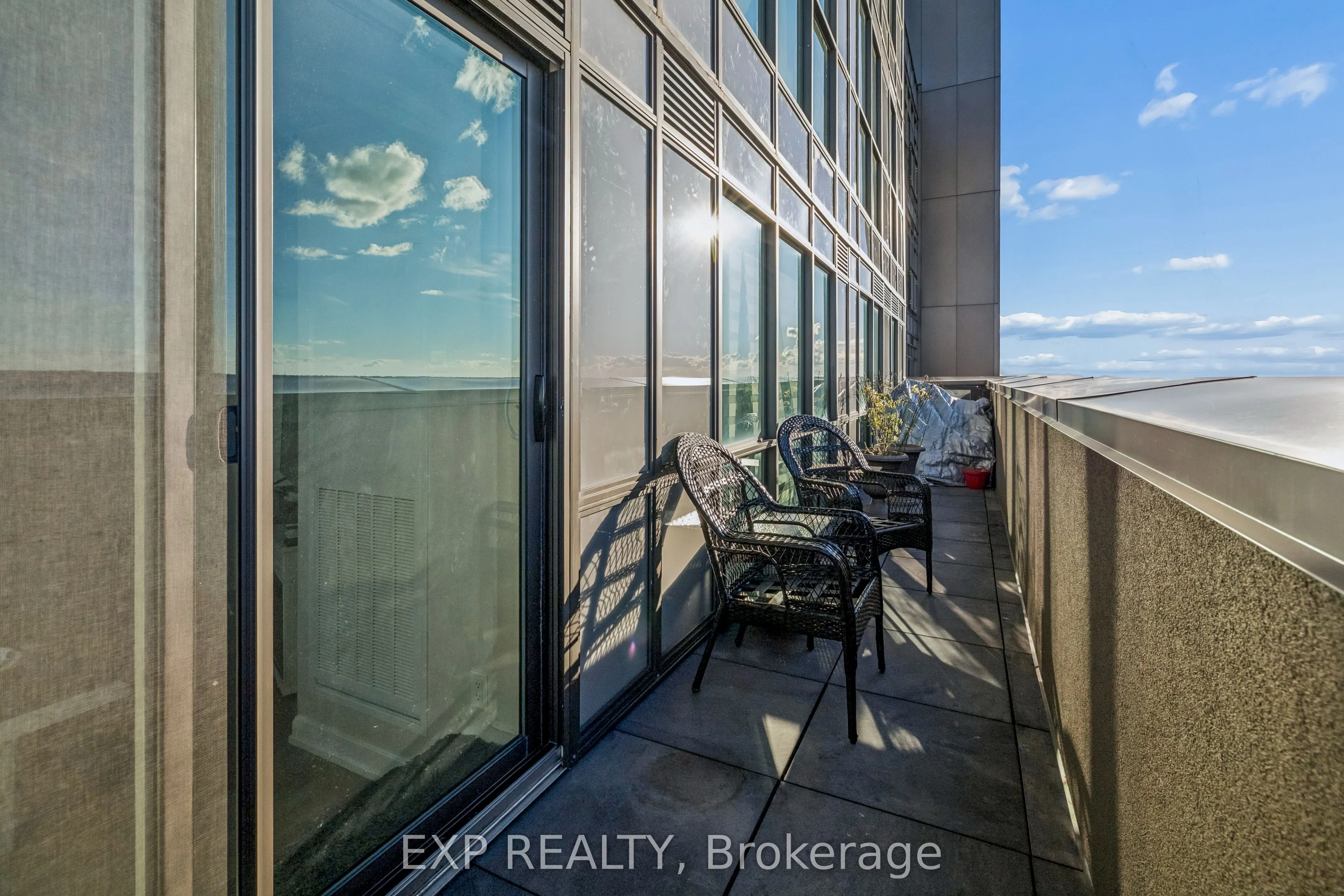 450 Dundas Street E #1005