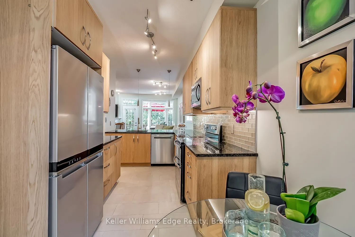46 Sunnycroft Court W
