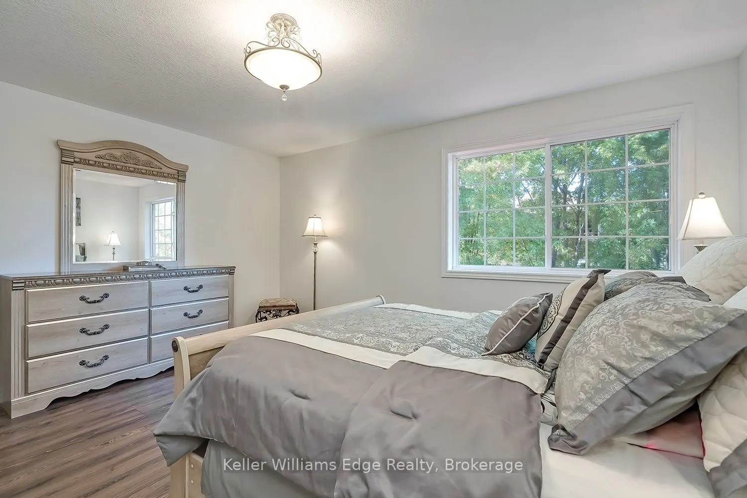46 Sunnycroft Court W