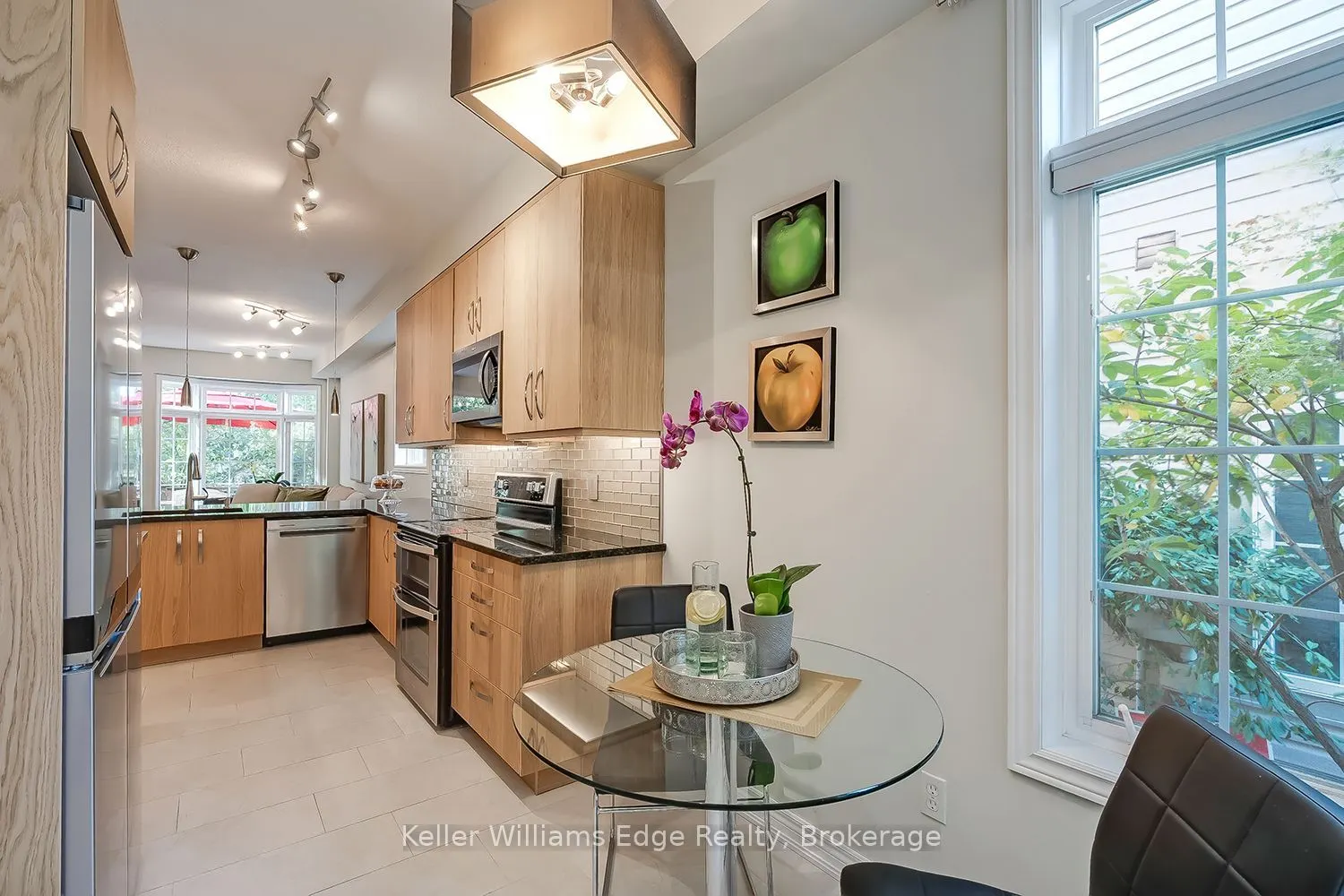 46 Sunnycroft Court W