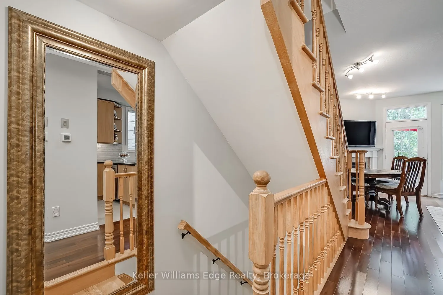 46 Sunnycroft Court W