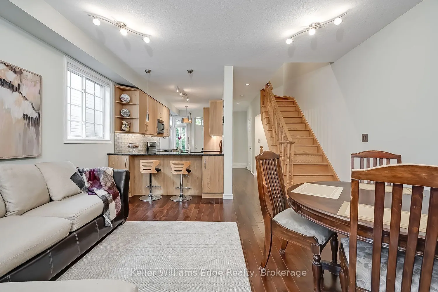 46 Sunnycroft Court W