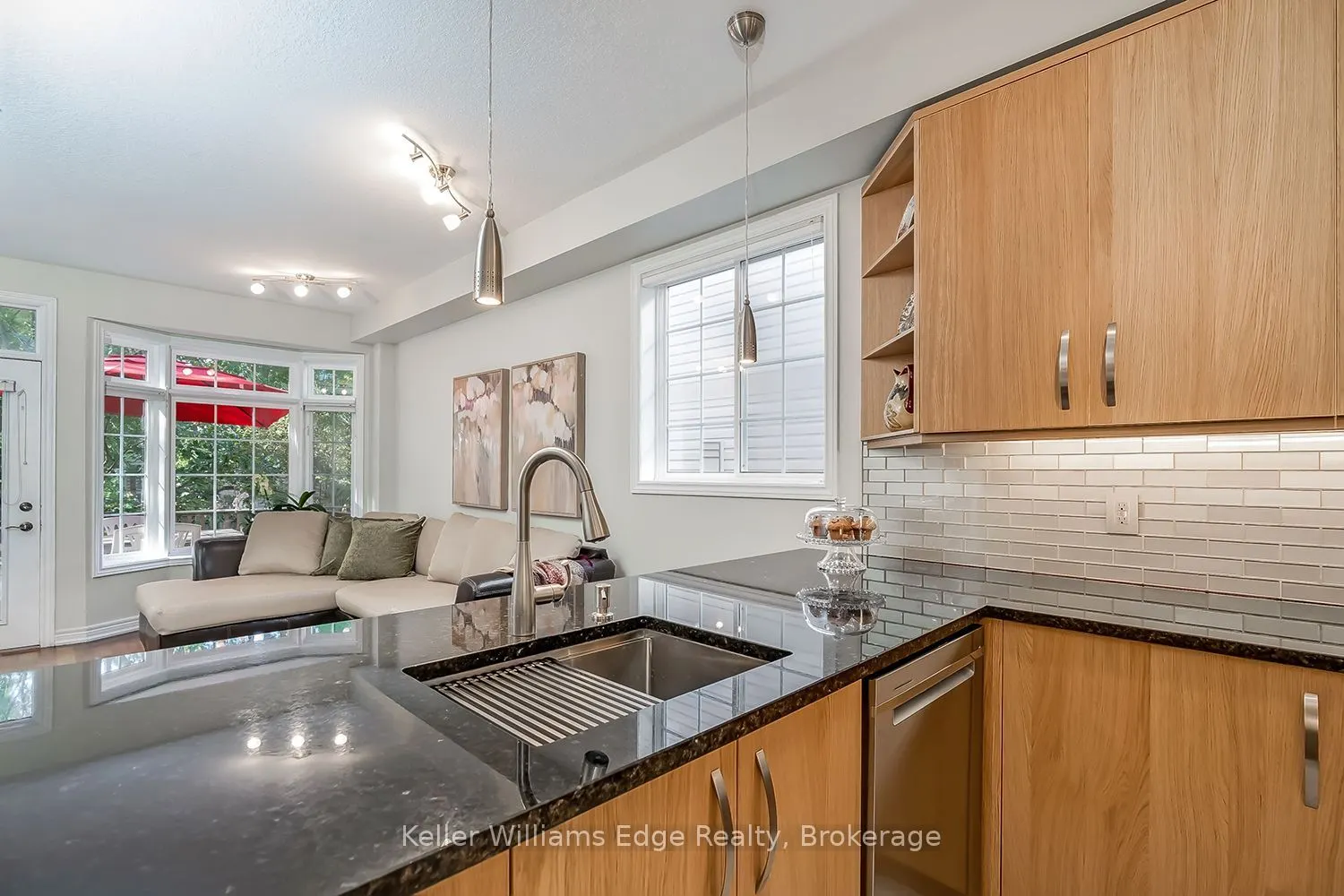 46 Sunnycroft Court W