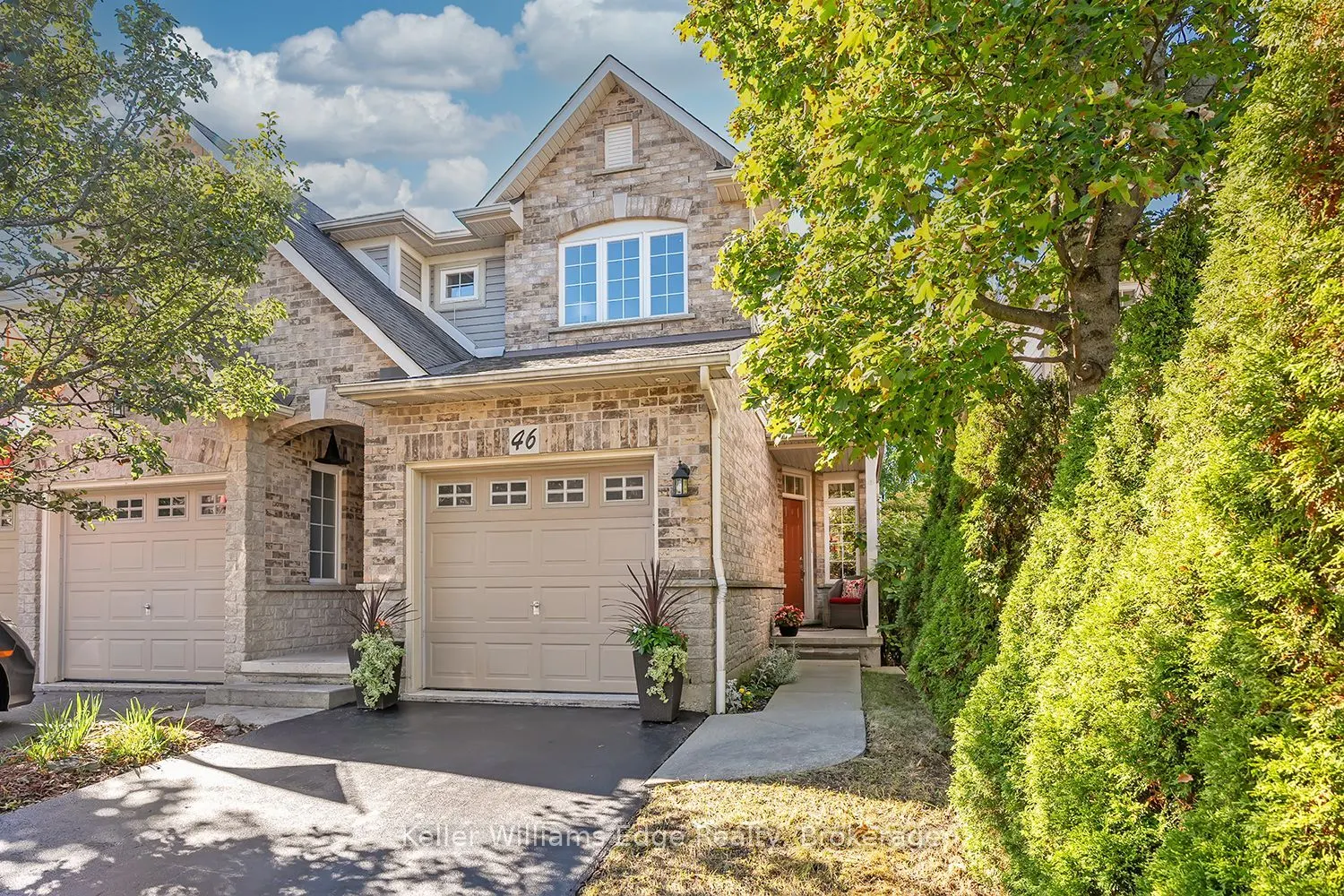 46 Sunnycroft Court W