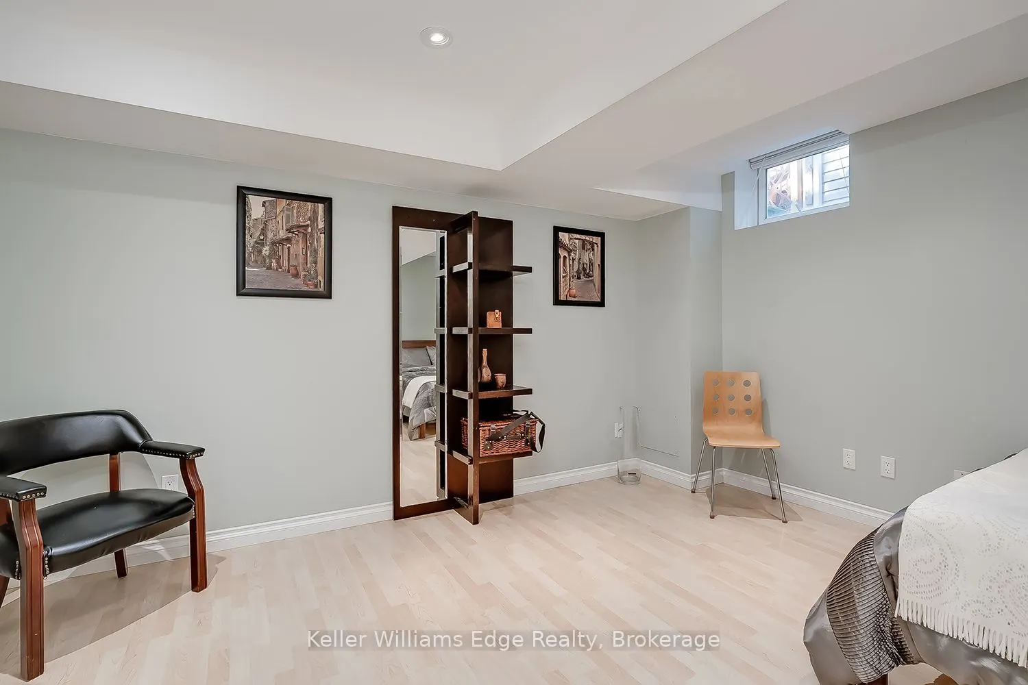 46 Sunnycroft Court W