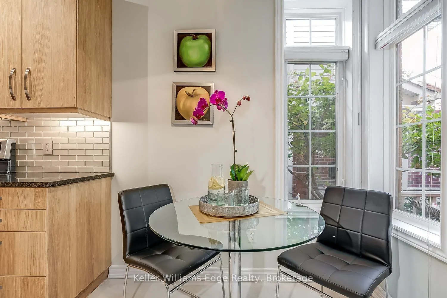 46 Sunnycroft Court W