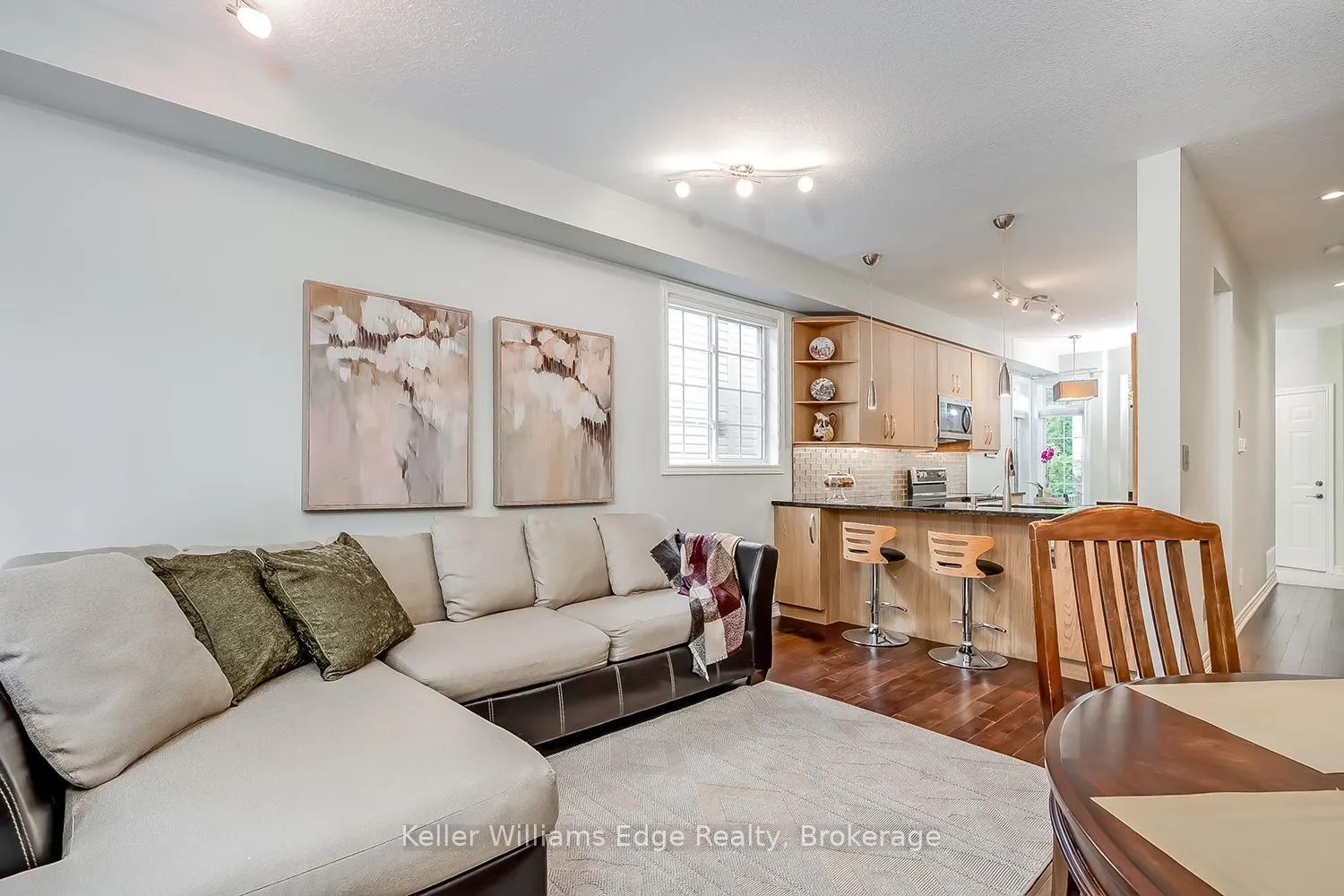 46 Sunnycroft Court W