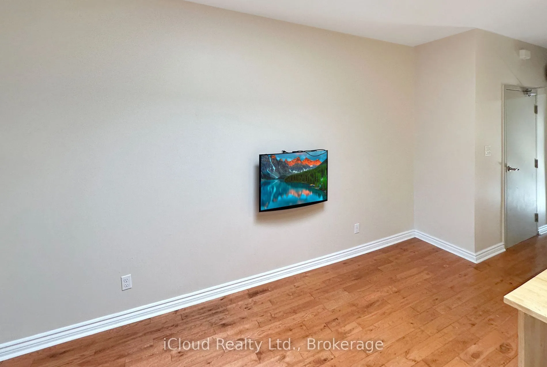 67 King Street W #1