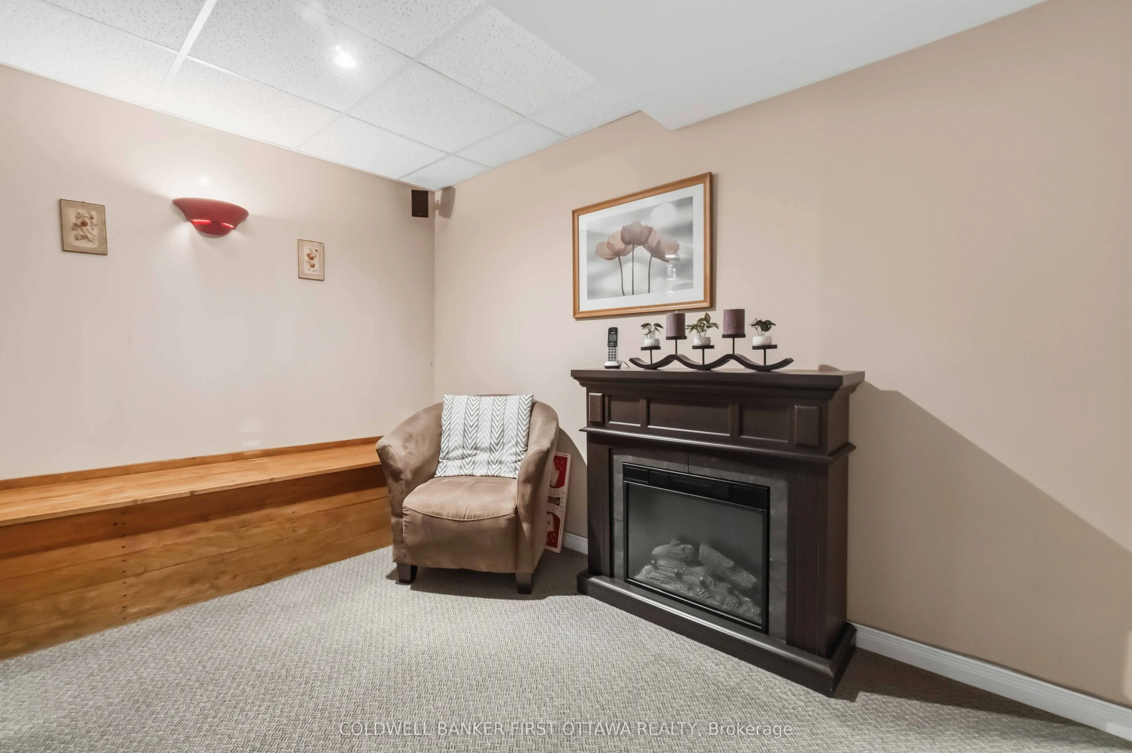 593 Canotia Place #70