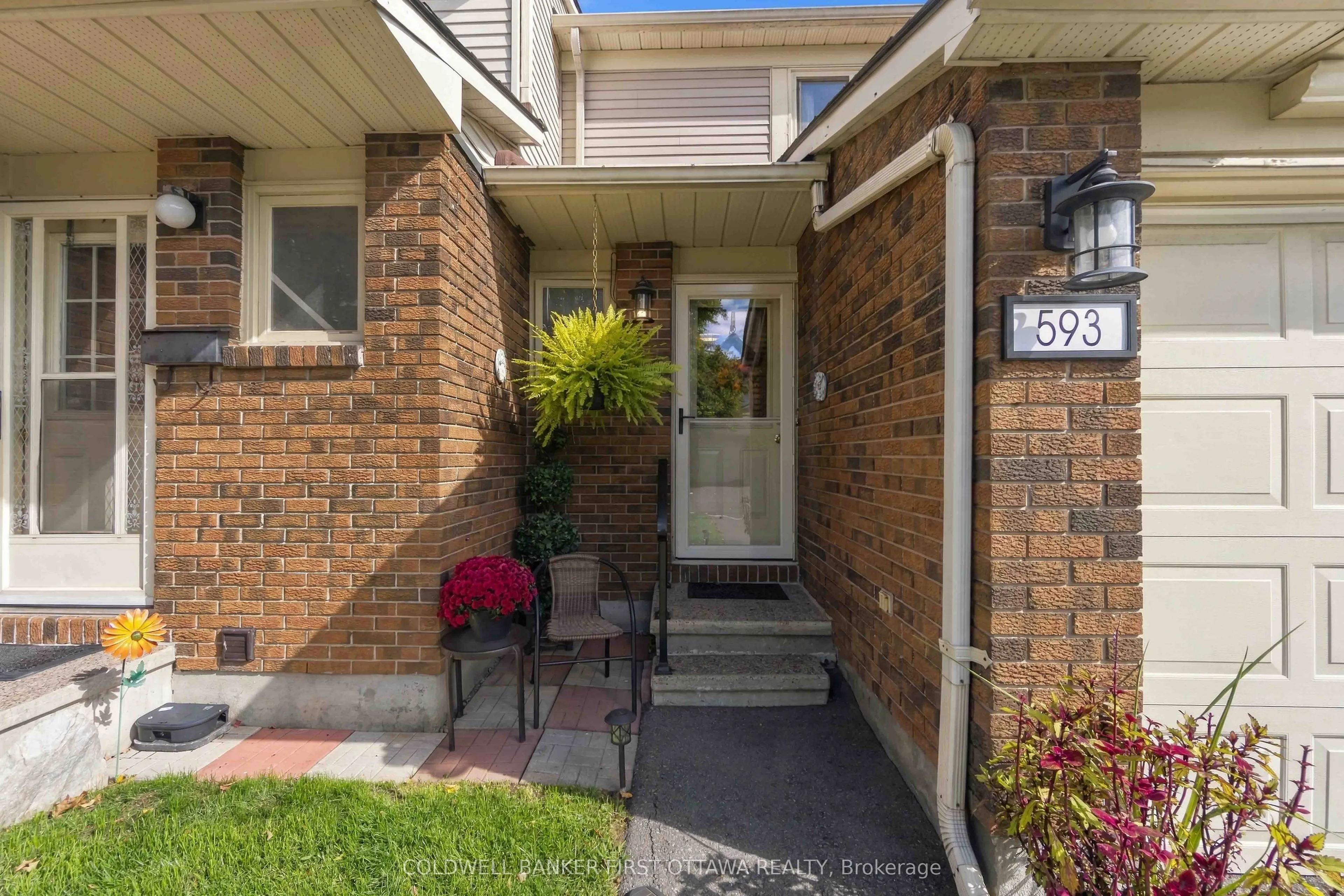 593 Canotia Place #70