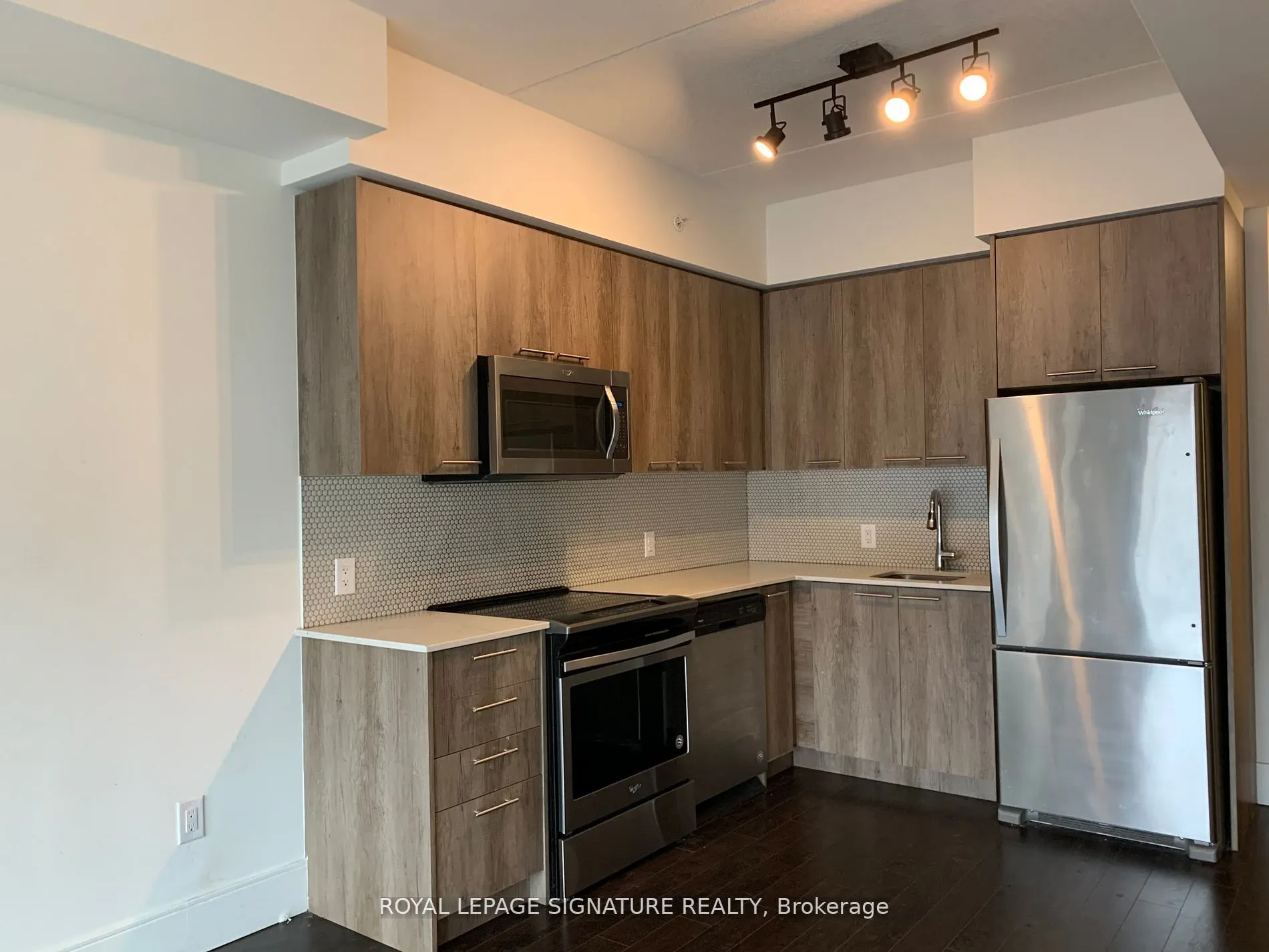 15 Prince Albert Boulevard #307