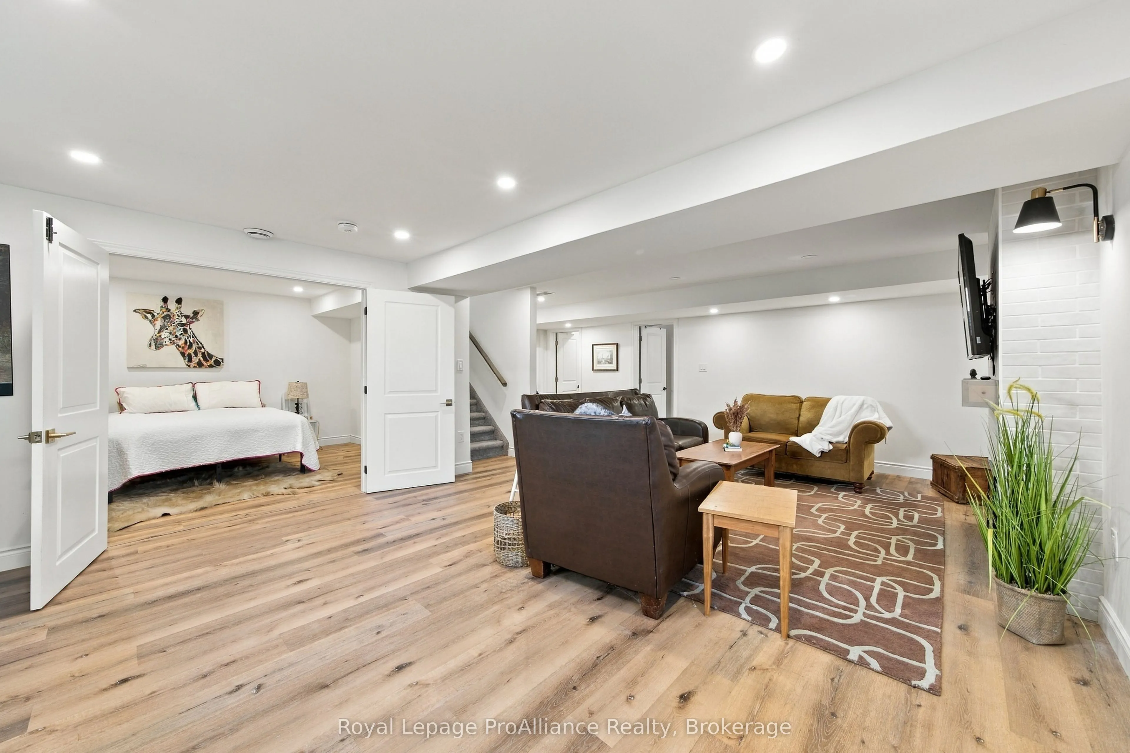 28 Aberdeen Street W