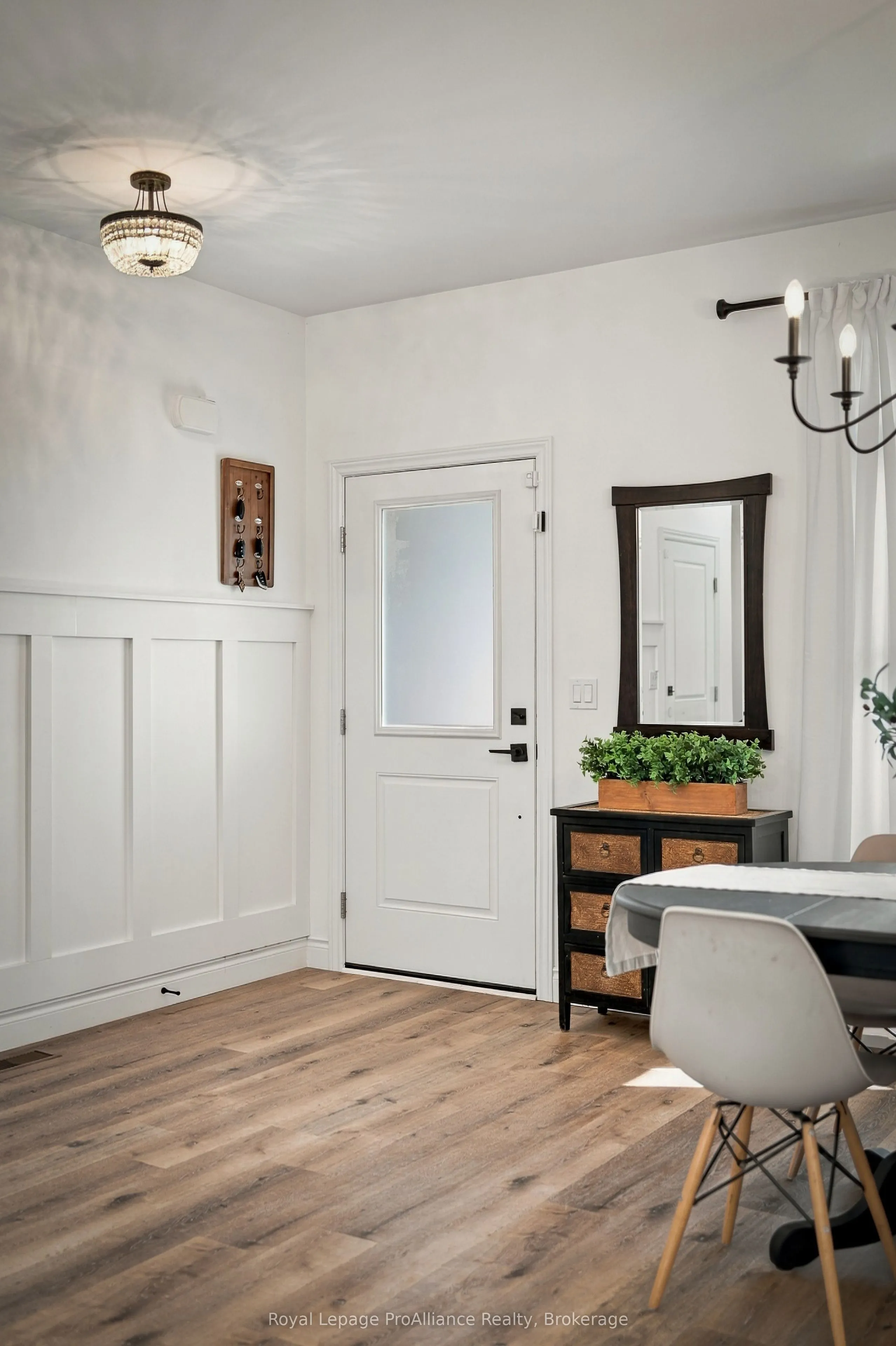 28 Aberdeen Street W