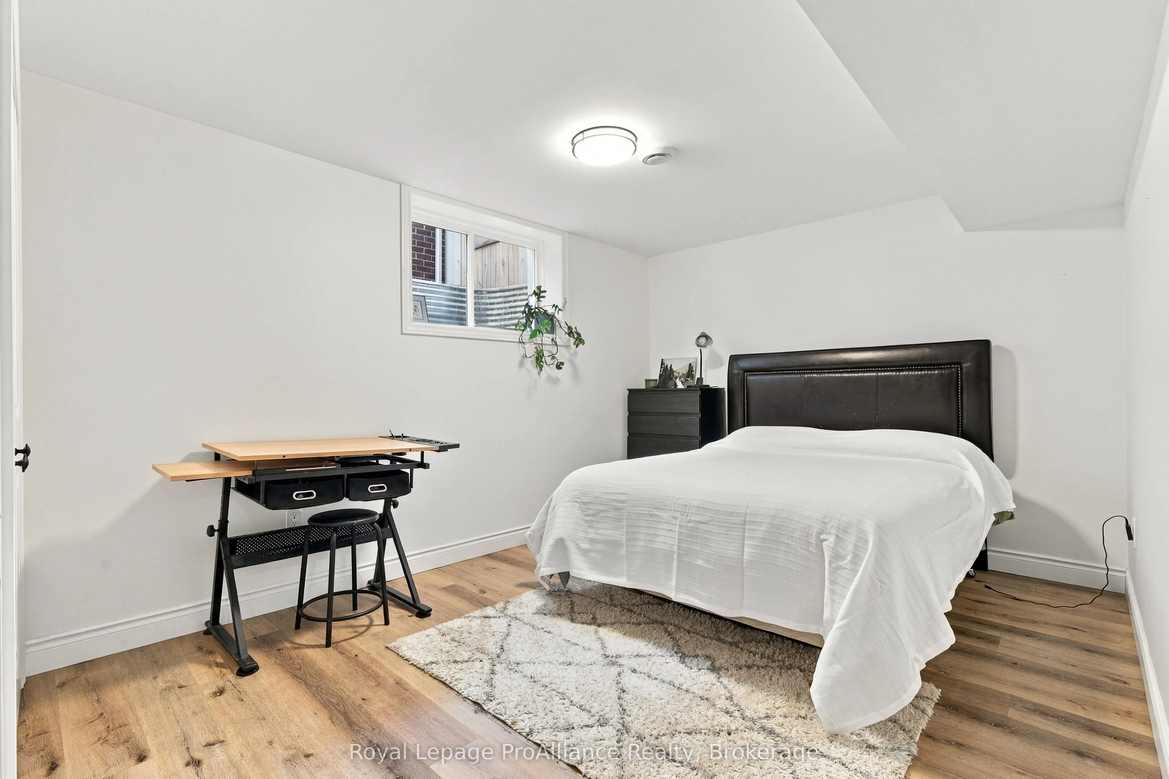 28 Aberdeen Street W