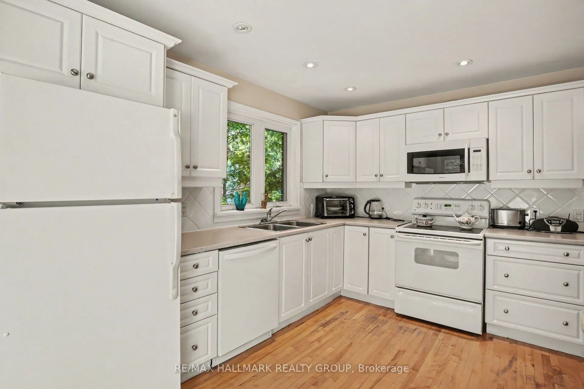 657 Golden Avenue #2
