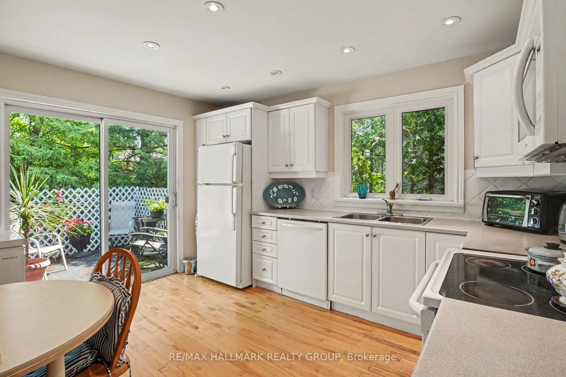657 Golden Avenue #2