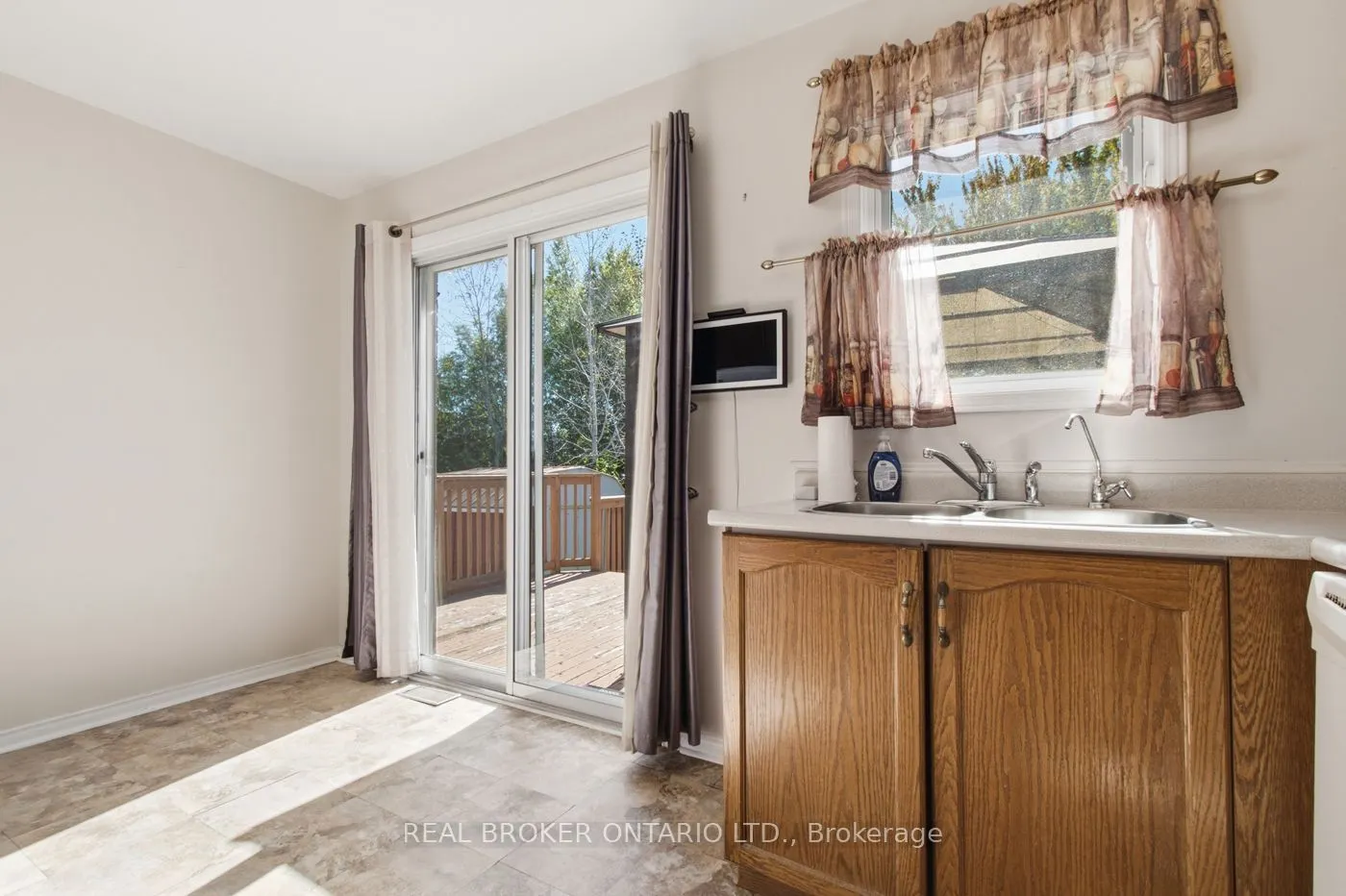 23 MADISON Court W