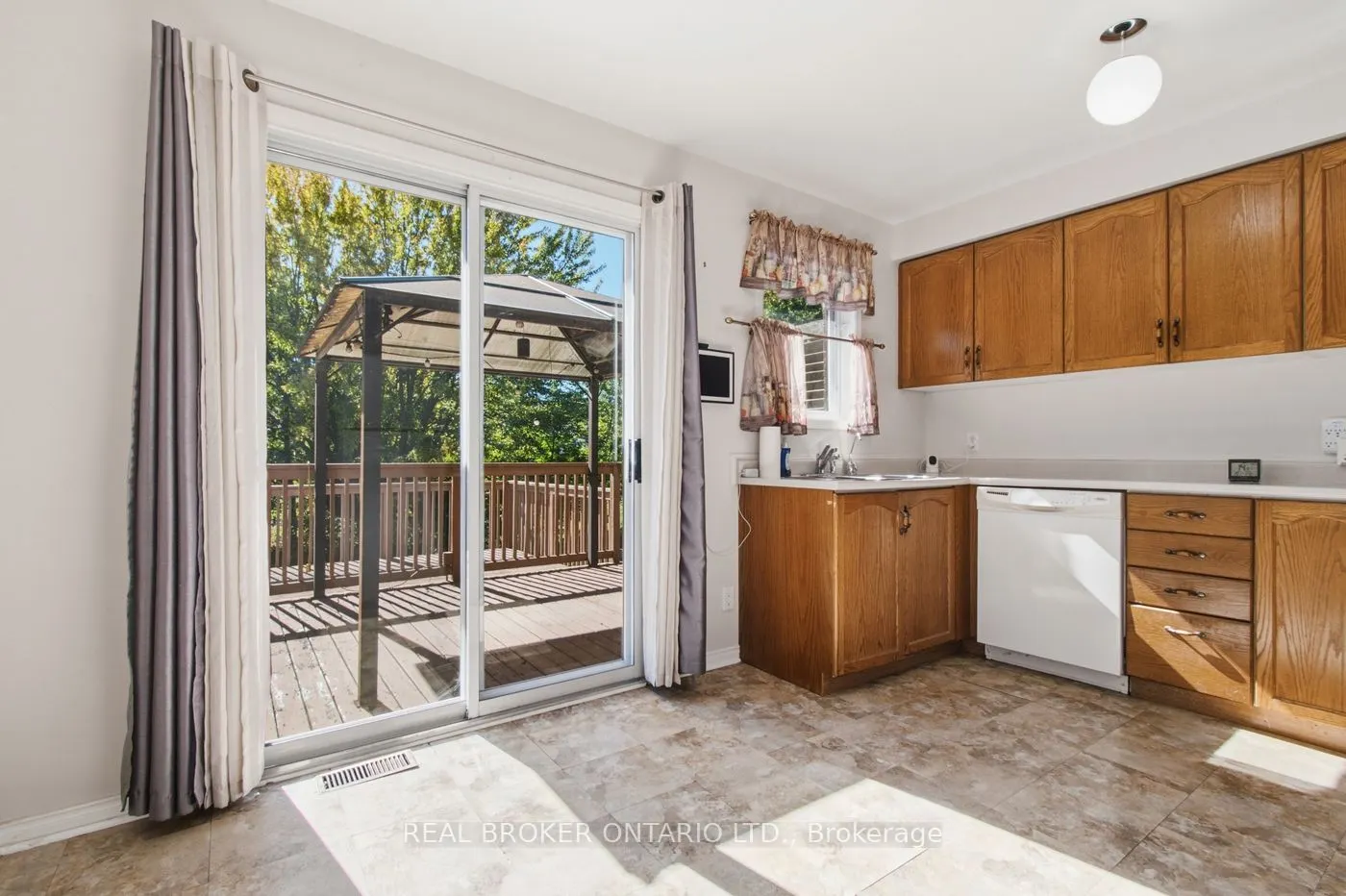 23 MADISON Court W