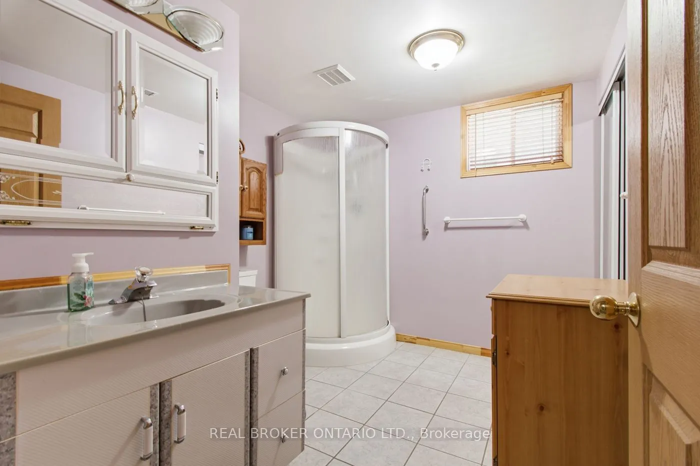 23 MADISON Court W
