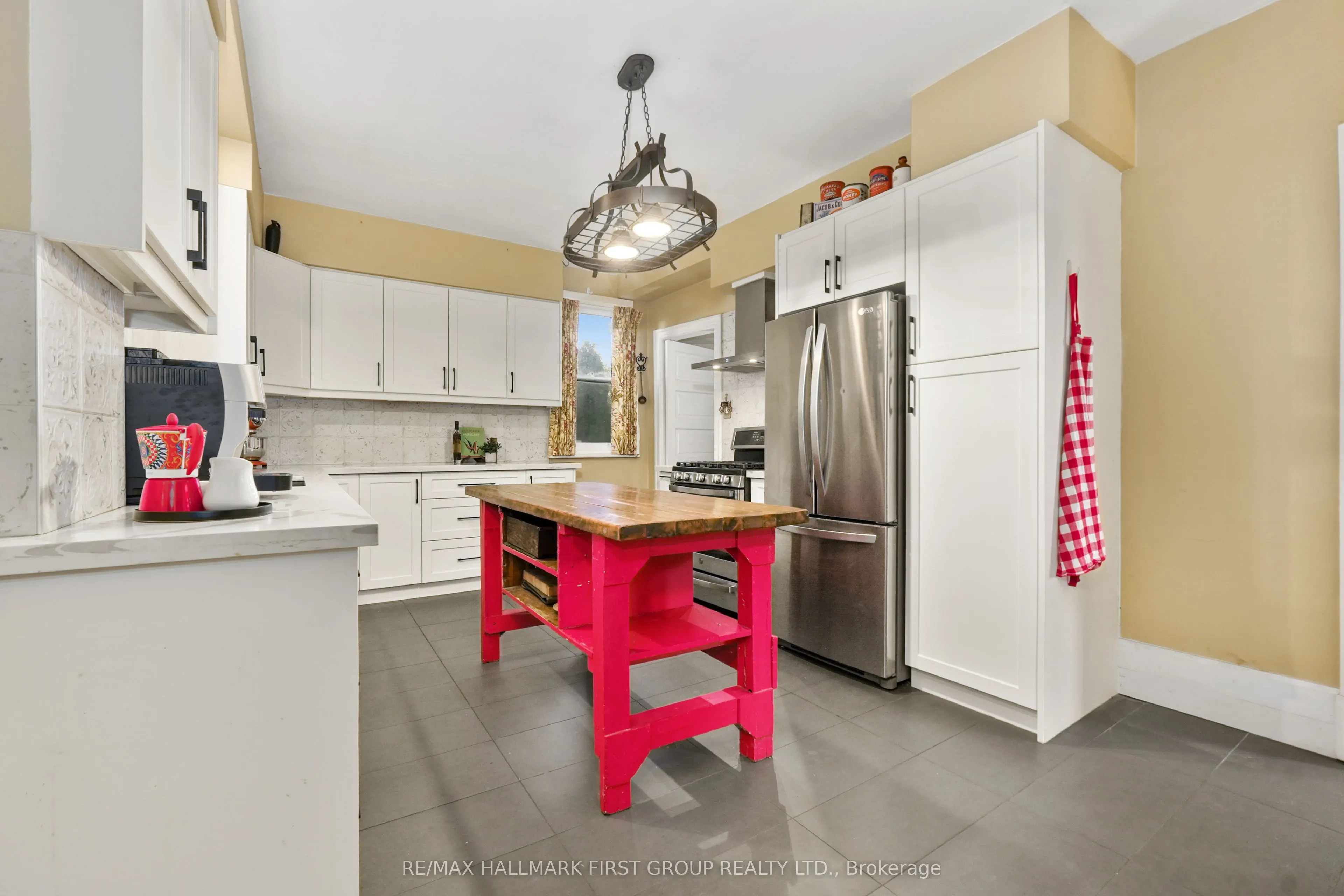44 James Street W