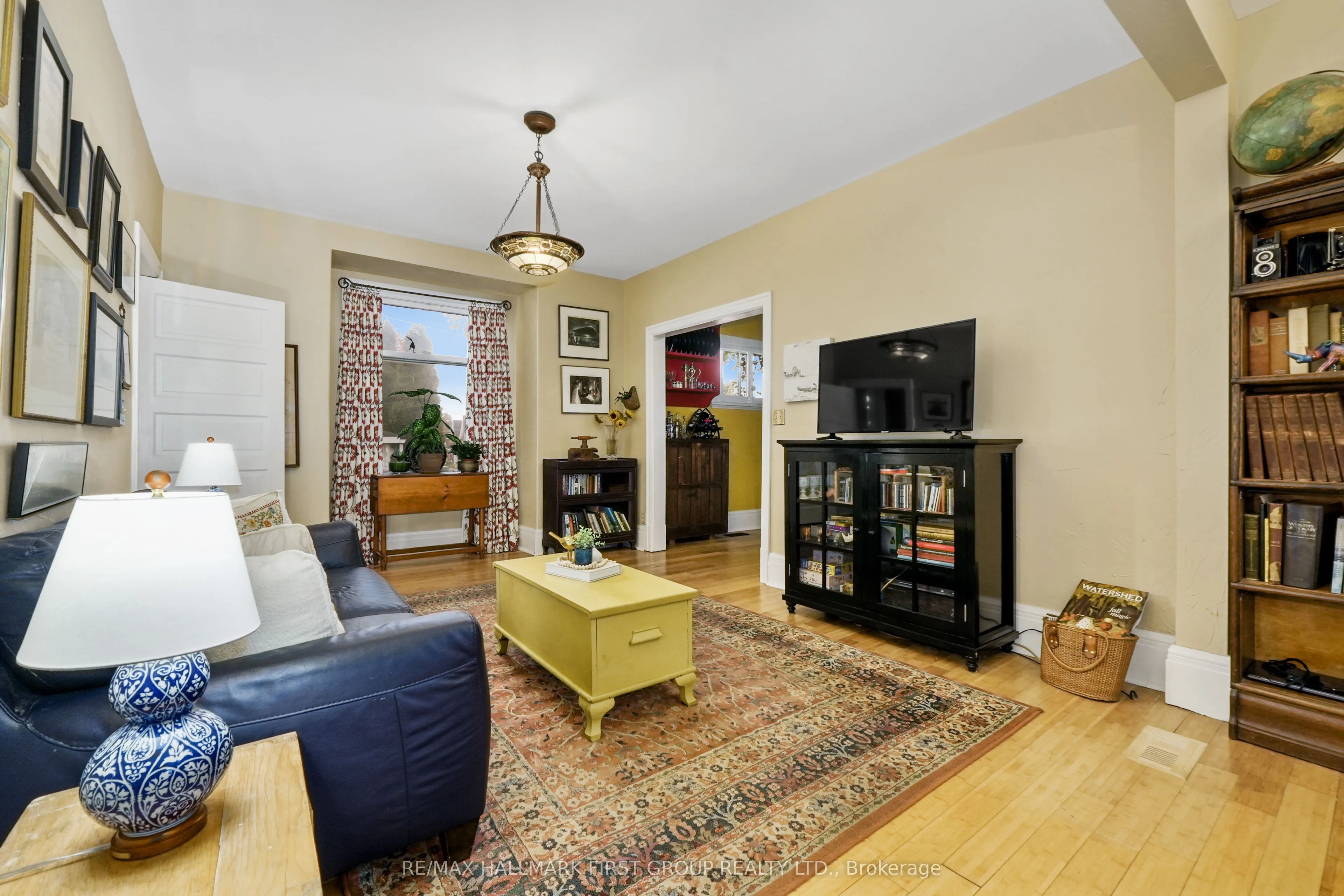 44 James Street W